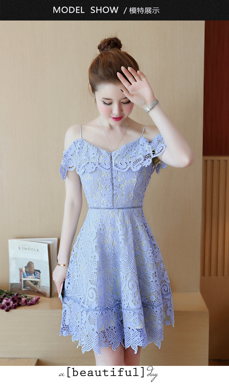ชุดเดรสสั้นผ้าลูกไม้สีฟ้าอมม่วง เปิดไหล่หวานเซกซี่สวยๆ
