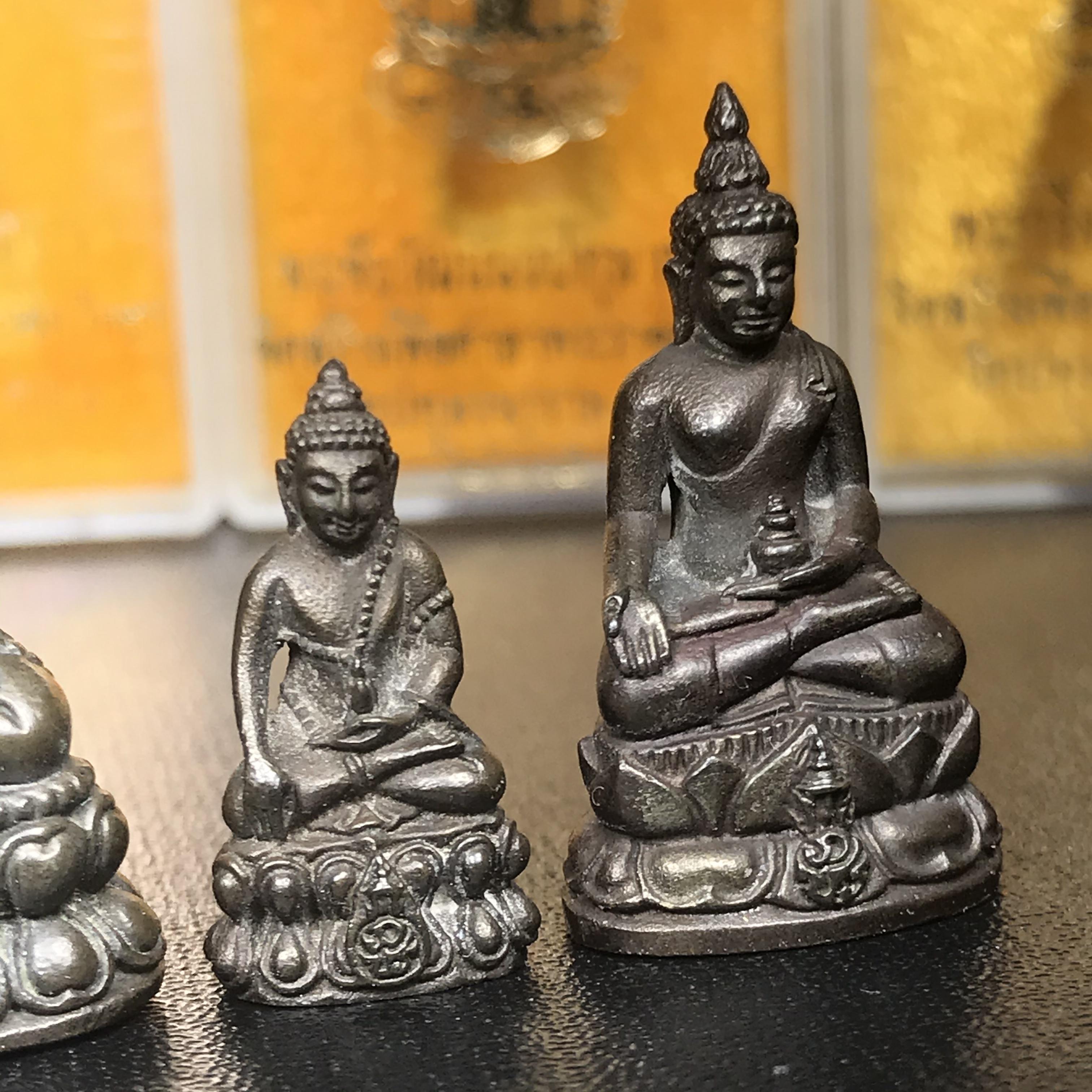 พระกริ่งนวปทุม ภปร.-พระชัยวัฒน์นวปทุม ภปร.-พระกริ่งไพรีพินาศ ภปร. รุ่นแรก วัดปทุมวนาราม ครบชุดเนื้อนวโลหะ ปี2535(ในหลวงรัชกาลที่9เสด็จเททอง)(1ใน3000ชุด)หายาก