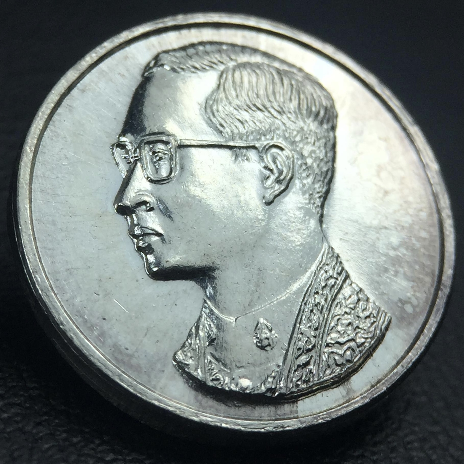 เหรียญพระบรมรูปคุ้มเกล้า รพ.ภูมิพล ปี2522 เนื้อเงิน พิมพ์เล็ก(พบเจอน้อยหายาก) คัดสภาพสวยเดิม(ในหลวงรัชกาลที่9 ทรงจุดไฟพระฤกษ์และเททอง พิธีใหญ่)ยอดนิยมหายาก