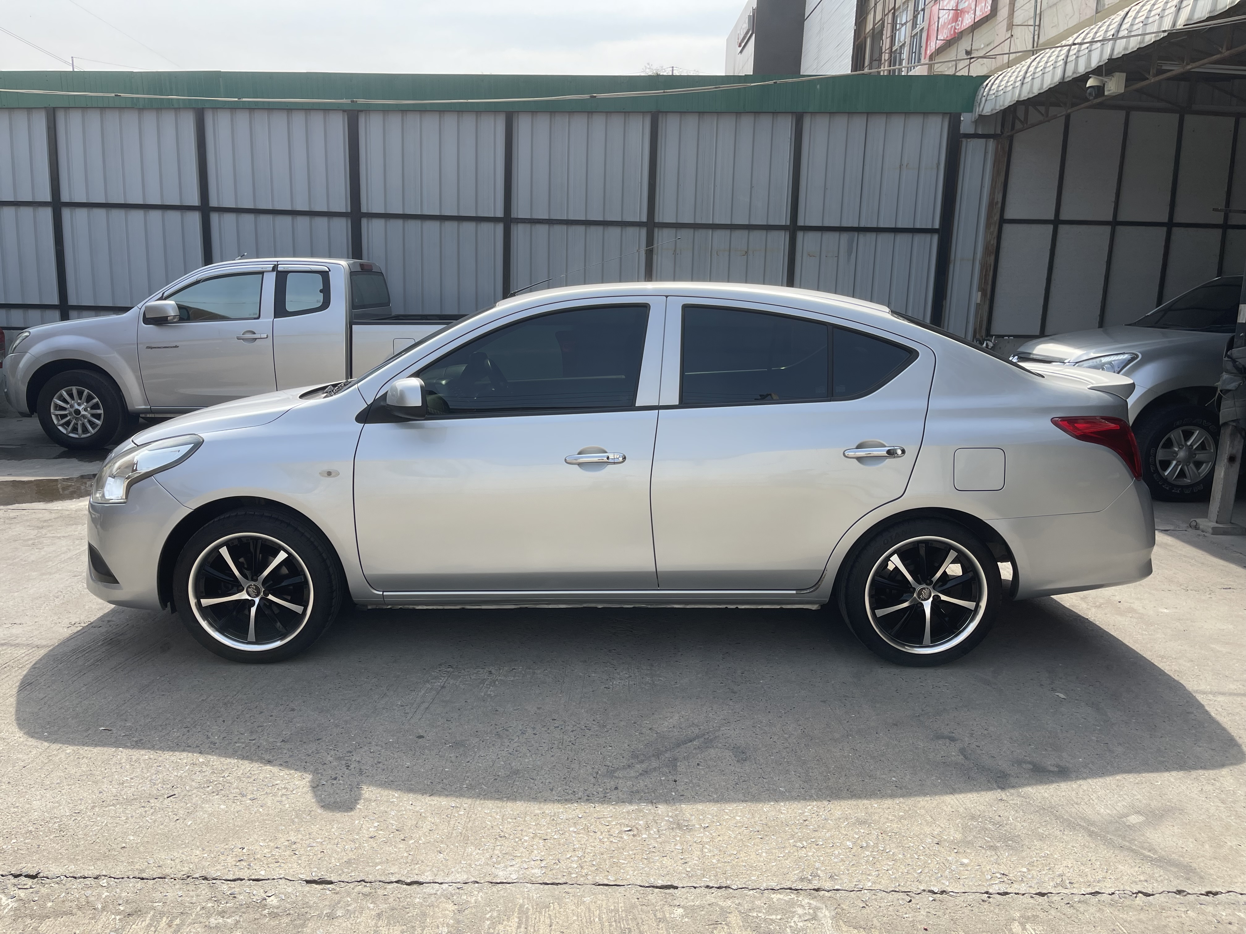 Nissan Almera 1.2 E At 2017 เงิน