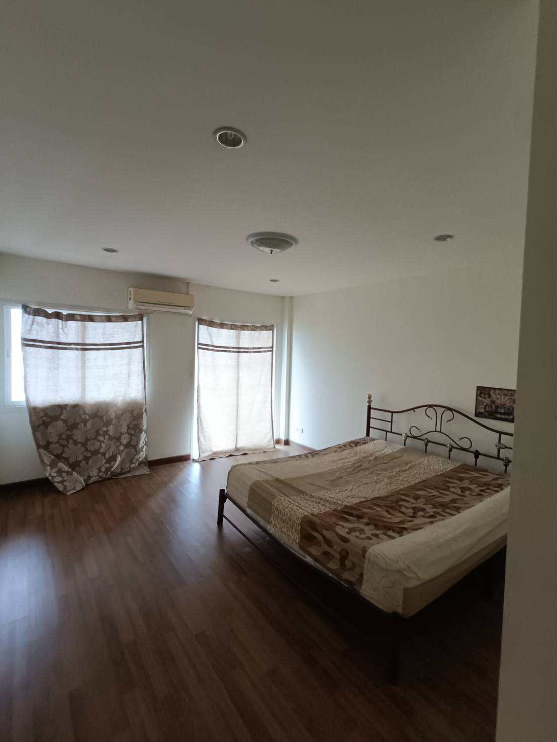 For Sales : Thalang, 4-Storey Commercial Building, 6 bedroom 6 bathroom