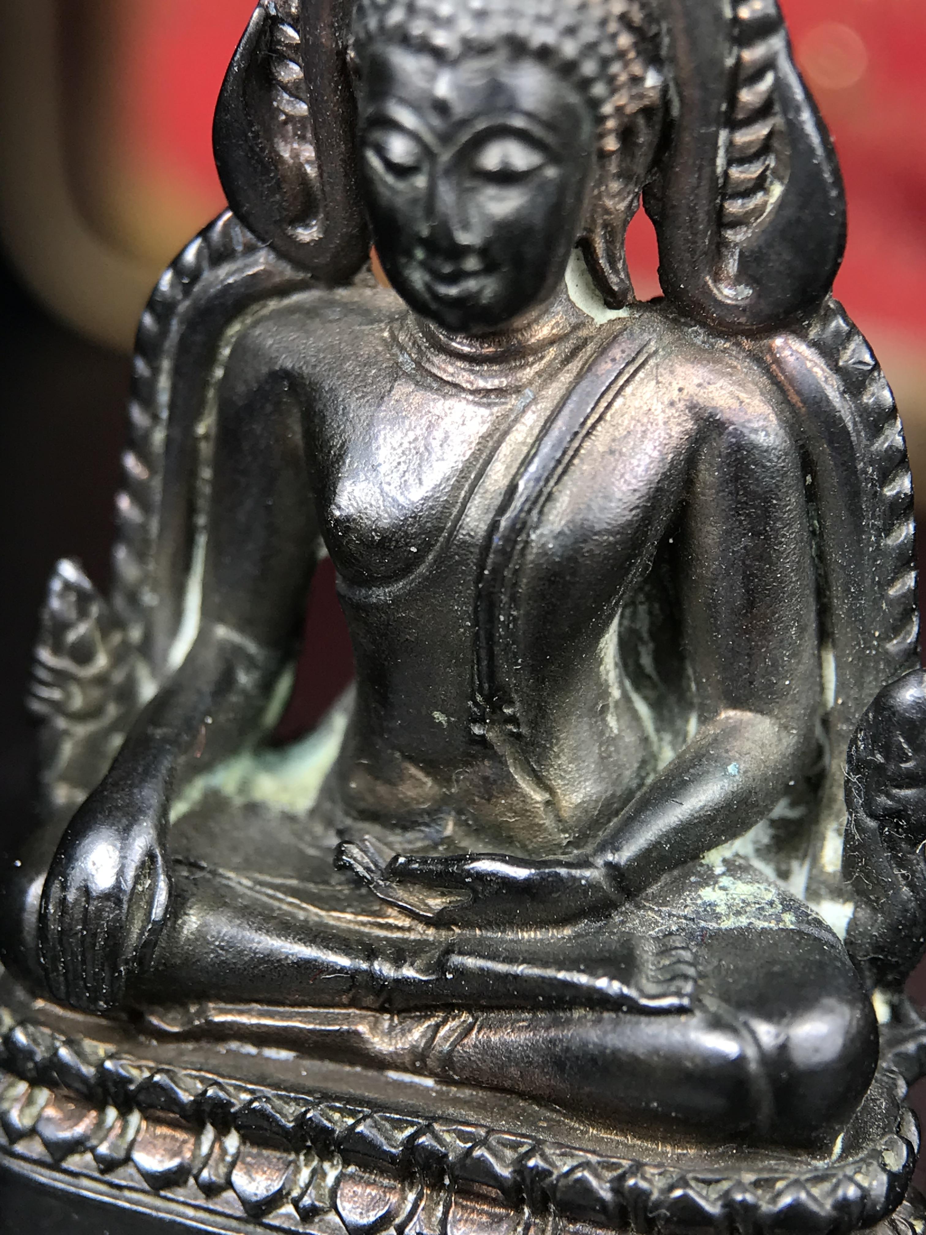 พระพุทธชินราชอินโดจีนมหาจักรพรรดิ อนุสรณ์ 100 ปี พิษณุโลกพิทยาคม (โรงเรียนชาย) พิธีจักรพรรดิมหาพุทธาภิเษก ปี 2542 เนื้อนวโลหะ(เต็มสูตรแก่ทองคำ) พิธีใหญ่มวลสารดีเกจิอาจารย์ยอดนิยมร่วมปลุกเสก*** ตอกโค้ดและหมายเลข*** 1 ใน 999 องค์ ยอดนิยมหายาก