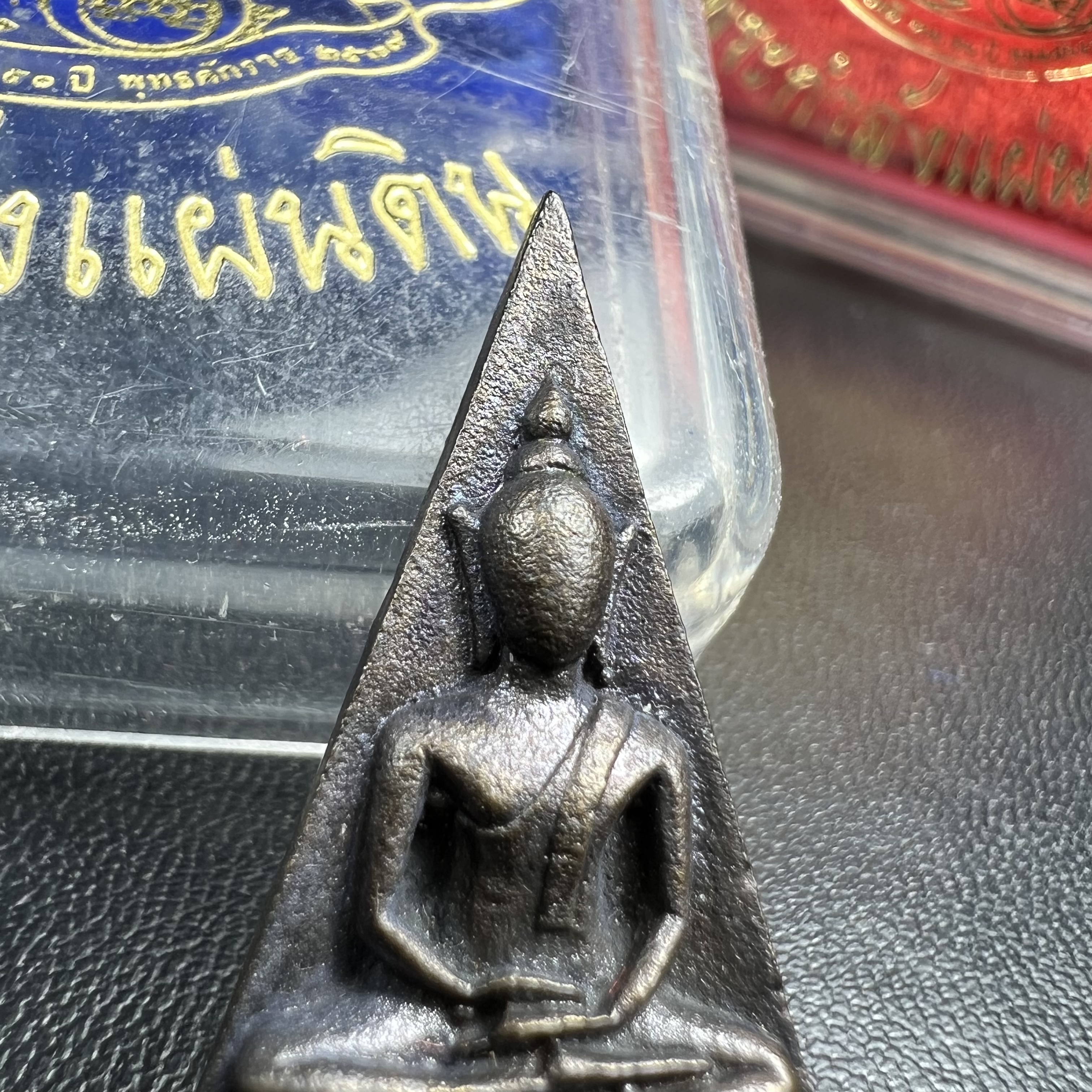 พระกำลังแผ่นดิน (สมเด็จจิตรลดา2) จัดสร้างเฉลิมพระเกียรติ ร.9 ครองราชย์ 50 ปี 2539 เนื้อเงิน(ผิวเดิมกลับดำ รุ้งๆสวย)+เนื้อนวโลหะ(สร้างน้อยหายาก)พร้อมกล่องบรรจุเดิม(1ใน2539องค์)