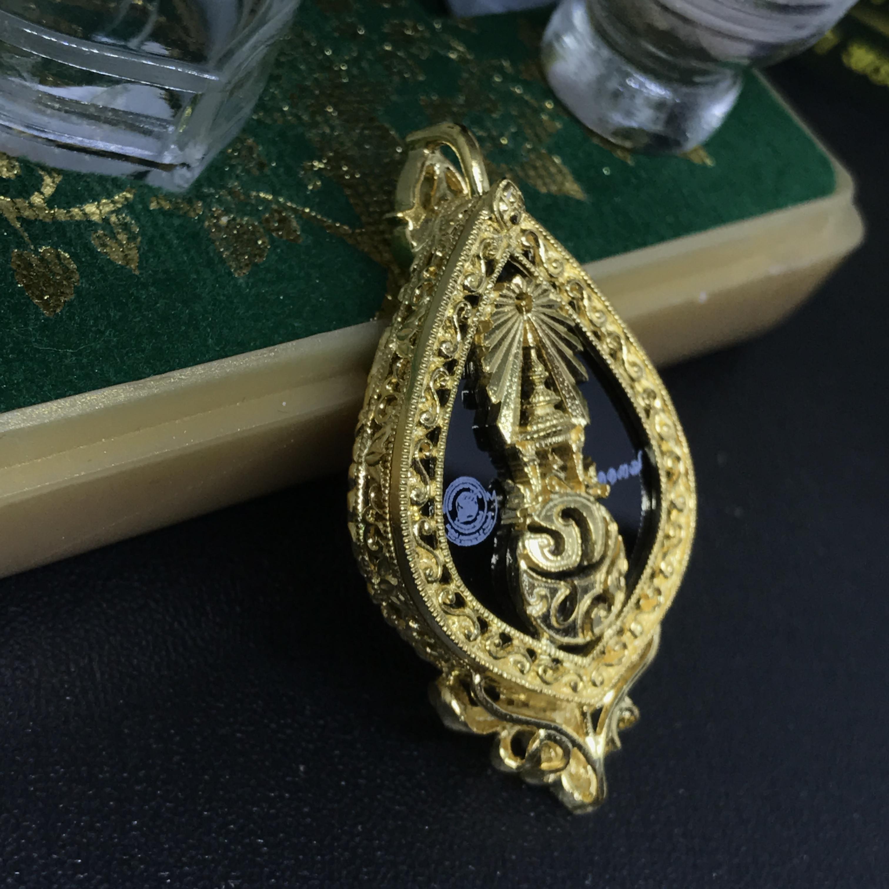 เหรียญพระพุทธชินราช(จำลอง) ภปร 84พรรษา ทรงหยดน้ำ เนื้อทองคำ(20*36 มม.)(นิยมหายาก)