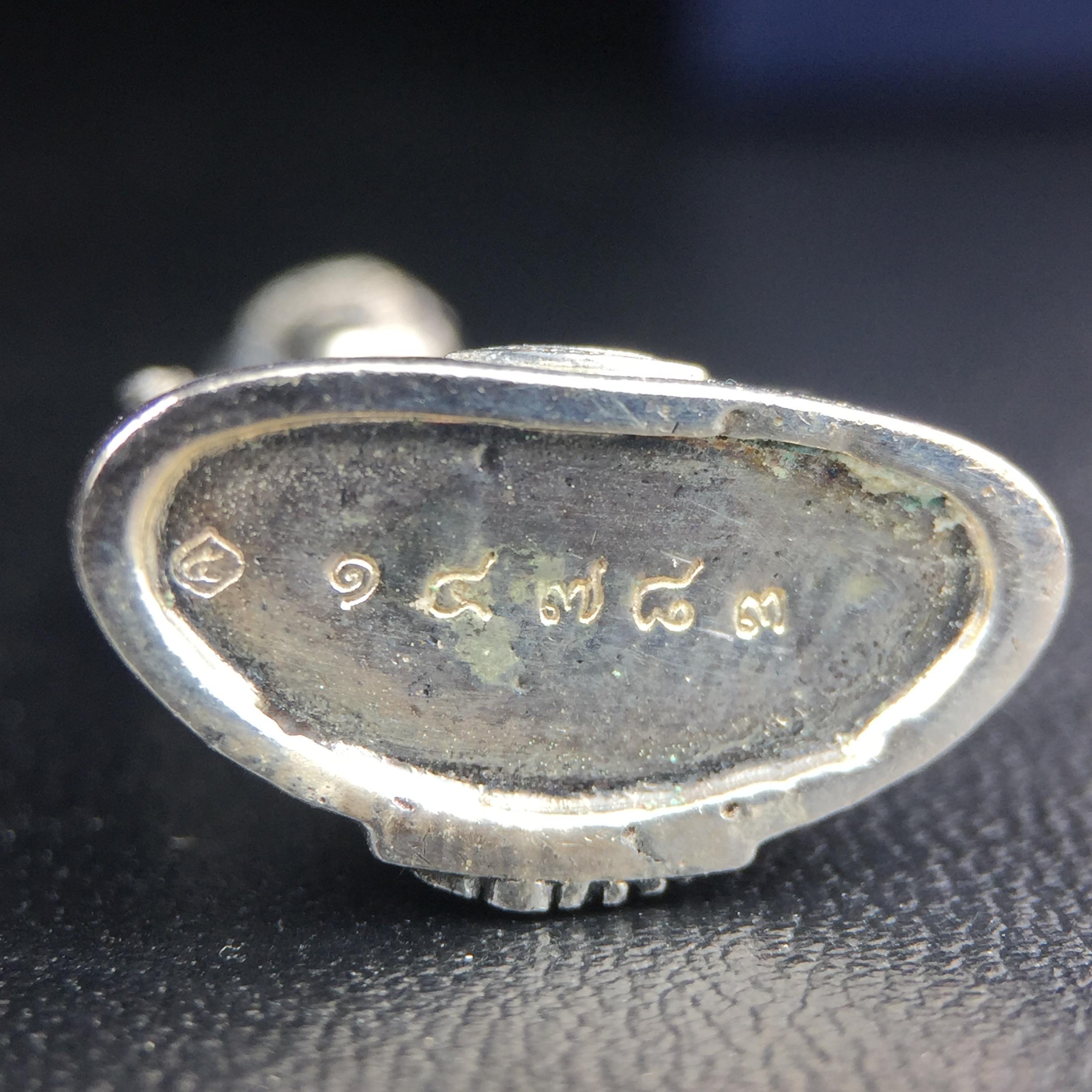 พระแก้วมรกต กรมสรรพสามิตจัดสร้างขึ้นเนื่องในโอกาสครบรอบ 64 ปีของกรมสรรพสามิต และเนื่องในวโรกาสที่พระบาทสมเด็จพระเจ้าอยู่หัวทรงครองราชย์ครบ 50 ปีในปีกาญจนาภิเษก เมื่อ พ.ศ.2539 เนื้อเงินรมดำขัดเงาพร้อมกล่องบรรจุเดิม