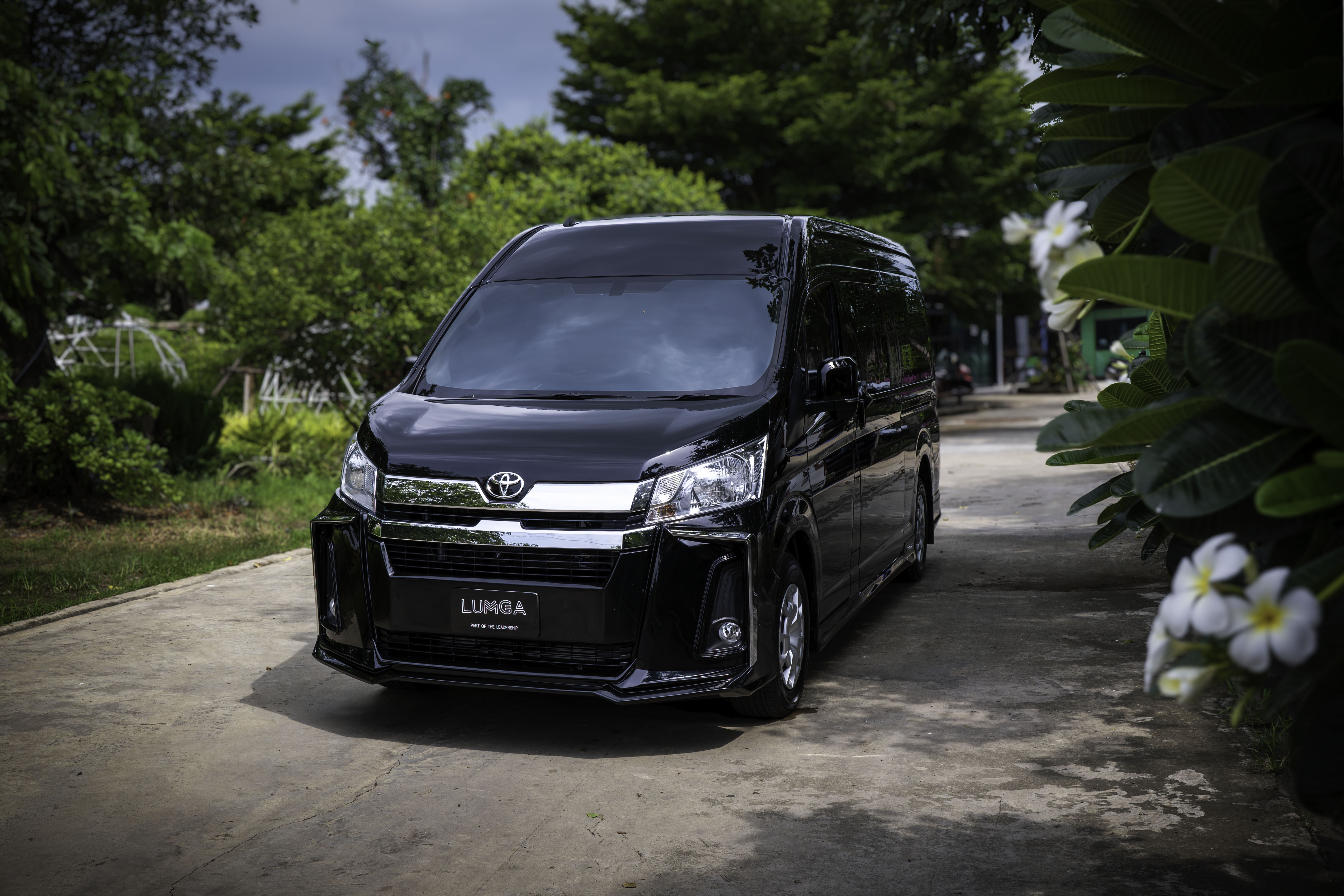 ชุดแต่ง Toyota Commuter 2019 สเกิร์ตหน้าสไตล์ Lumga (ลัมกา) 1 ชุด 4-6 ชิ้น