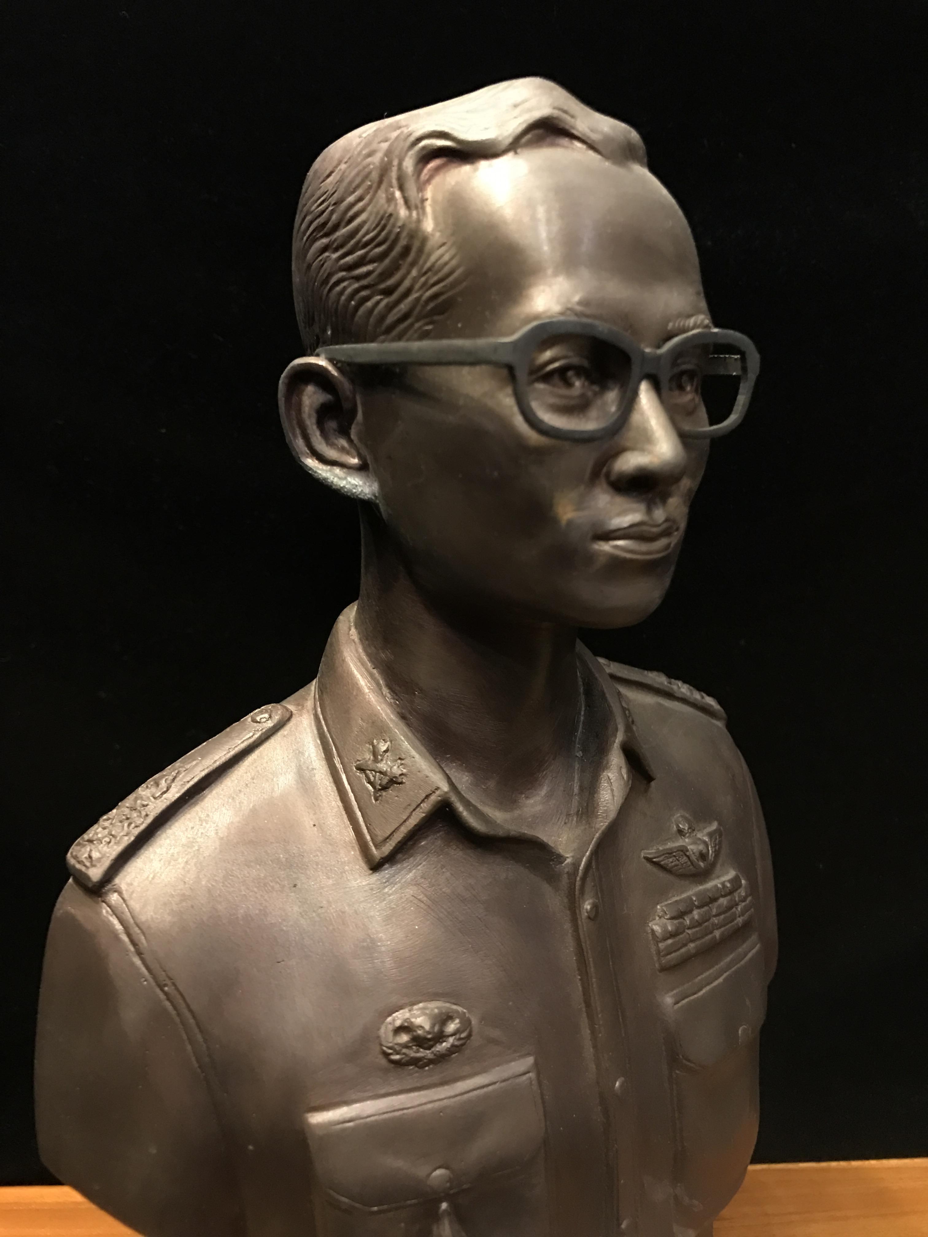 พระบรมรูปหล่อในหลวงรัชกาลที่ 9 กรมราชองครักษ์ รุ่น2 ปี2539(นิยม)