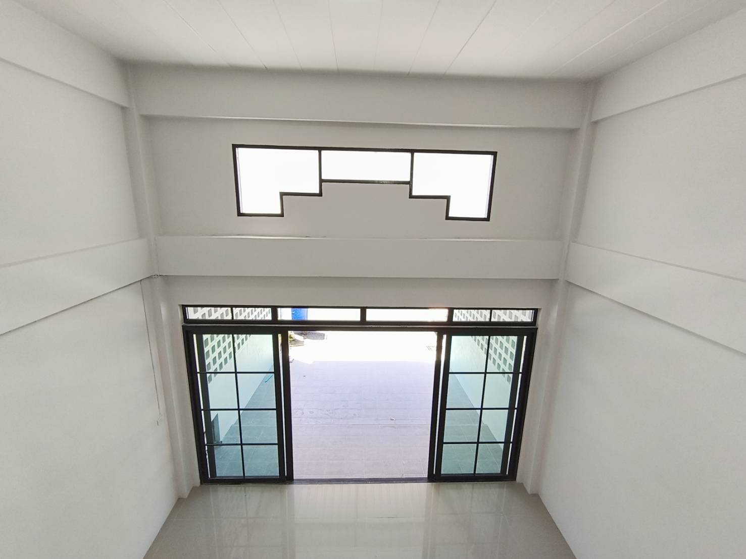 For Sales : Ratsada, 2-Storey Commercial Building, 2 bedroom 2 bathroom