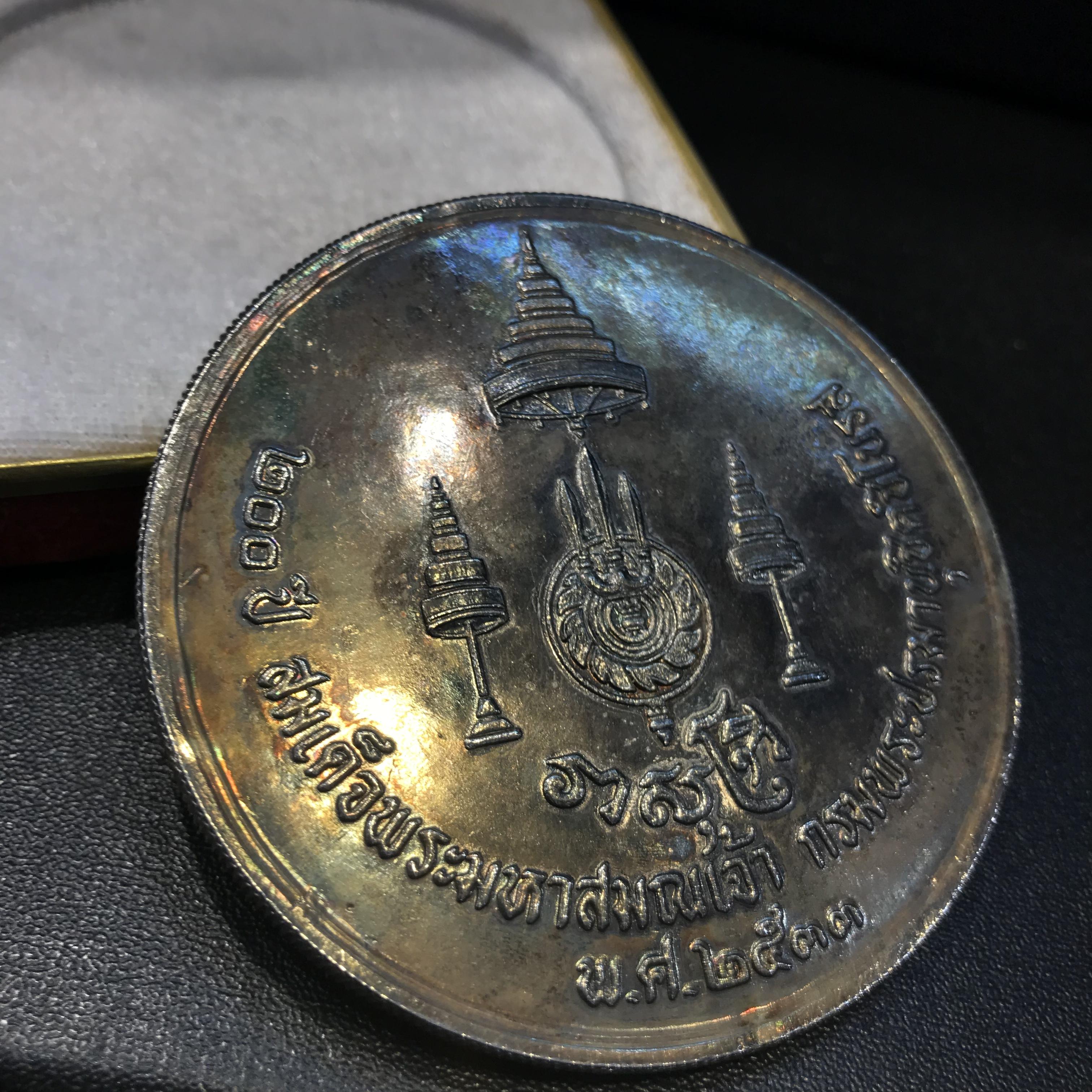 เหรียญที่ระลึก 200 ปี สมเด็จพระมหาสมณเจ้า กรมพระยาปรมานุชิตชิโนรส พ.ศ.2533 วัดเชตุพน เนื้อเงินขนาด7 ซม.(ในหลวงรัชกาลที่9เสด็จในพิธี)หายากพบเจอน้อยมาก