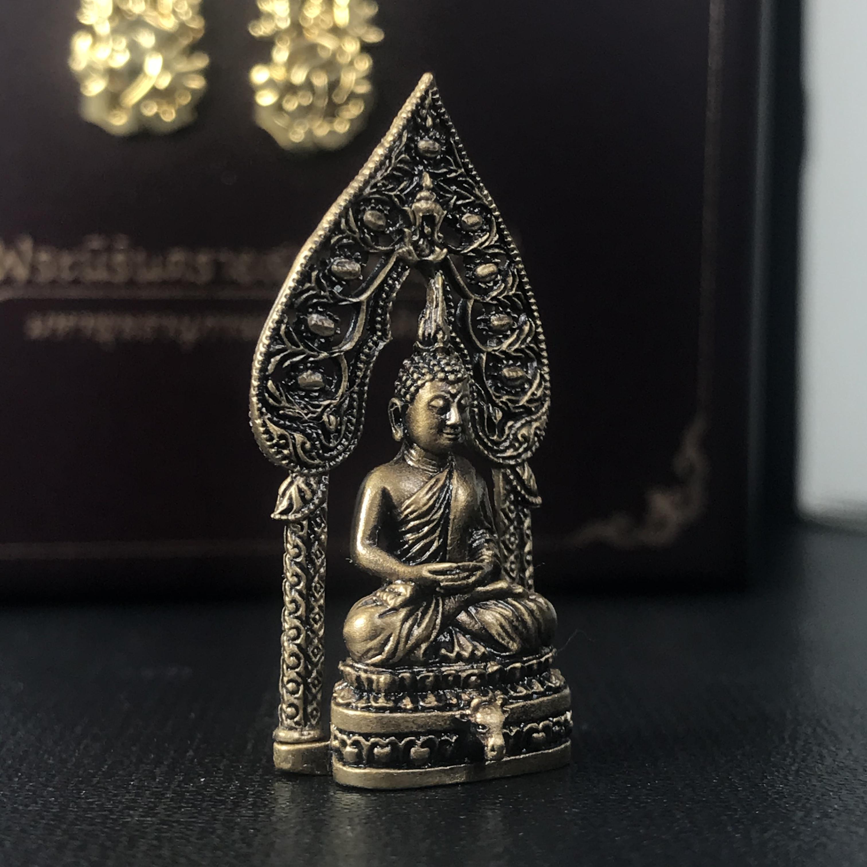 พระนิรันตรายสองกษัตริย์ มหาพุทธานุภาพแห่งแผ่นดิน ปี2552 "พระผู้ปกป้องคุ้มครองจากภัยอันตรายทั้งปวง"พระกริ่งเนื้อนวโลหะรมดำ หน้าตัก 1/2 นิ้ว พร้อมกล่องบรรจุเดิมครบชุด(1 ใน 9999 องค์)