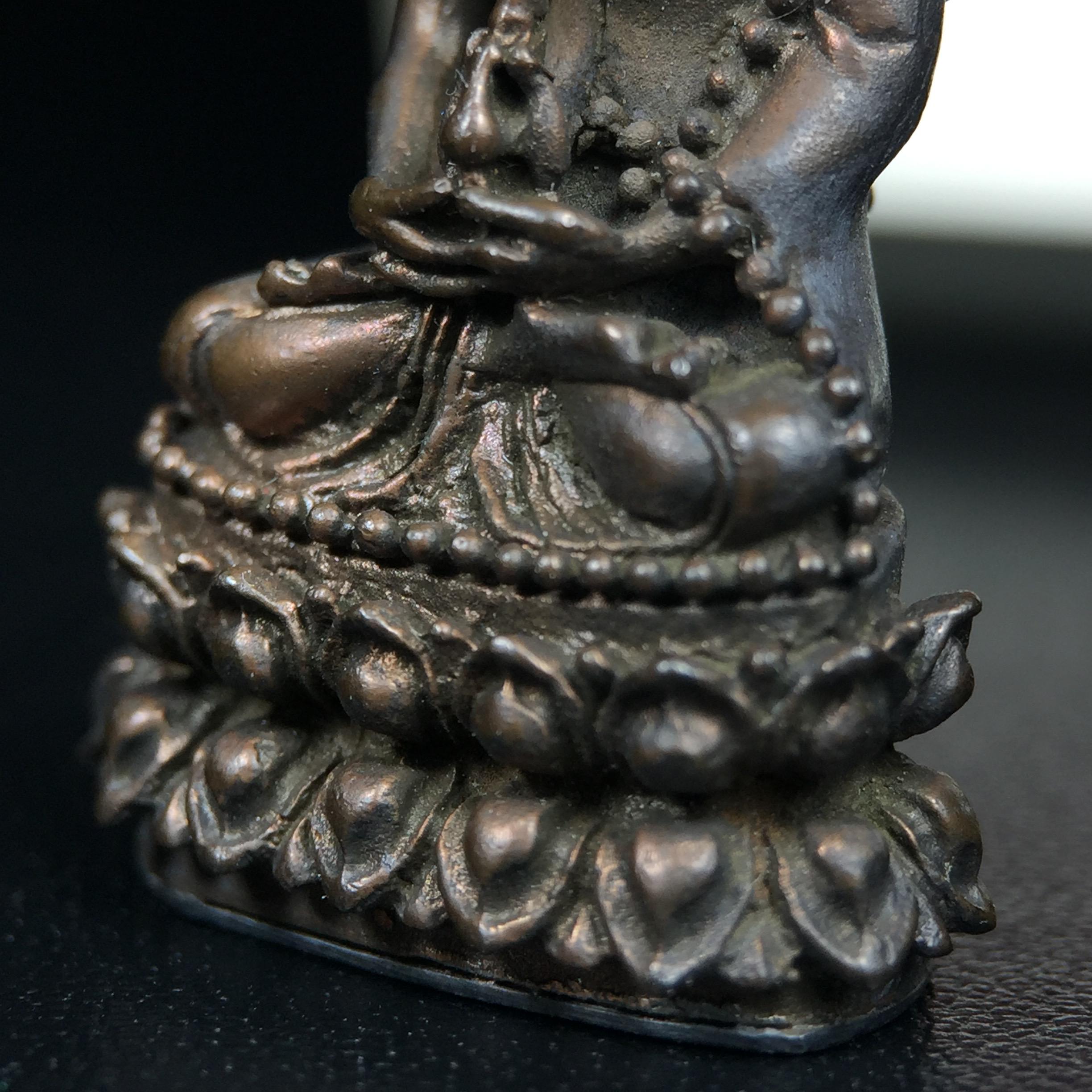 พระกริ่งญาณสังวร(พระกริ่ง ญส.)ปี 2519 เนื้อนวโลหะก้นเงิน สมเด็จพระญาณสังวรและหลวงพ่อคูณ ปริสุทโธ จับสายสูตรร่วมกันในพิธีเททอง ณ อุโบสถวัดบวรนิเวศวิหาร(พิธีใหญ่ เจตนาดี หลวงปู่โต๊ะร่วมปลุกเสก)(สภาพสวยเดิมนอนคากล่องบรรจุเดิมแบบนี้ไม่ควรพลาด)หายาก1ใน2999องค์