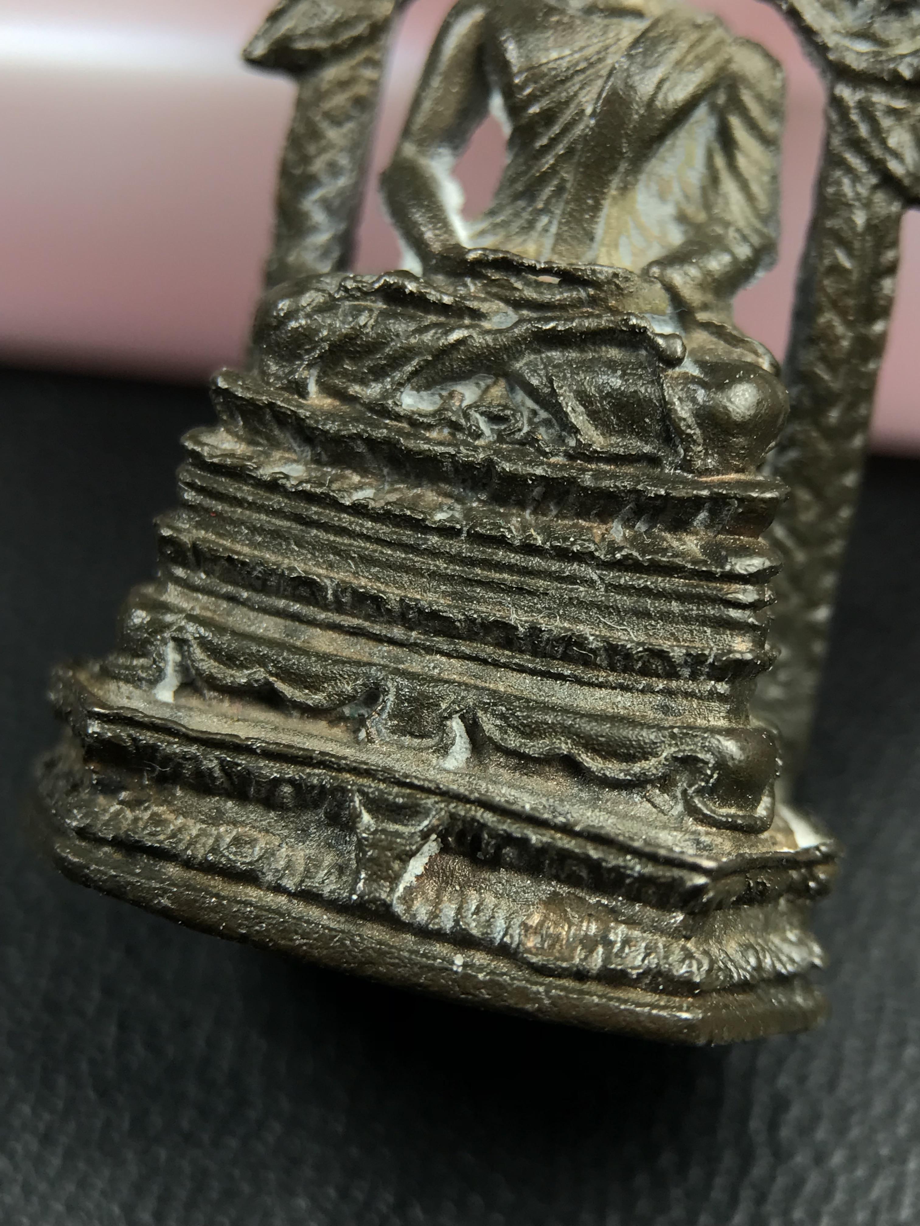 พระกริ่งนิรันตราย สมโภชครบ 108 ปี วัดราชประดิษฐ์ ปี 2515 เนื้อนวโลหะ(องค์หมายเลข ๑๖๘)( ในหลวง ร.9 เสด็จเททอง)( จำนวนสร้าง 1 ใน 999 องค์) (พิธีใหญ่ เกจิคณาจารย์ในยุคล้นหลาม หลวงปู่โต๊ะ วัดประดู่ฉิมพลีร่วมปลุกเสก)หายาก