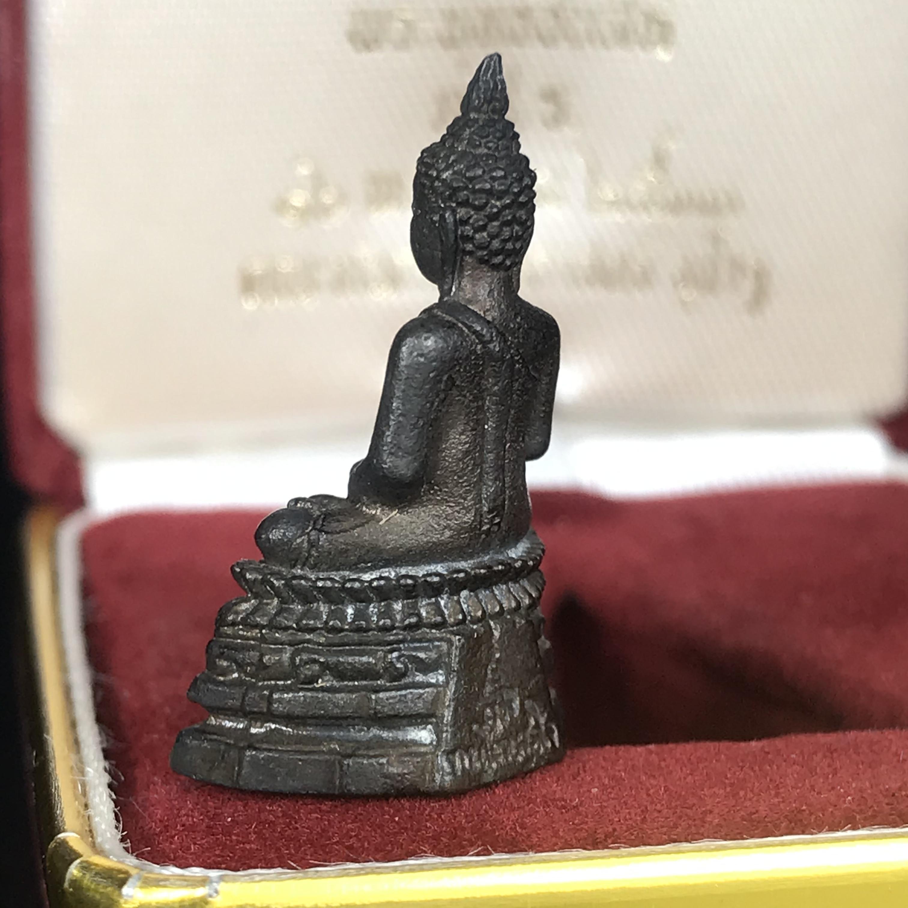 พระกริ่งพระพุทธชินสีห์ ภปร ทันโตเสฏโฐ ปี 2533 เนื้อนวโลหะ (วัตถุมงคลหนึ่งเดียวที่บรรจุพระทนต์(ฟัน)ในหลวงรัชกาลที่9 พระราชทานให้จัดสร้าง)(1ใน1999องค์)