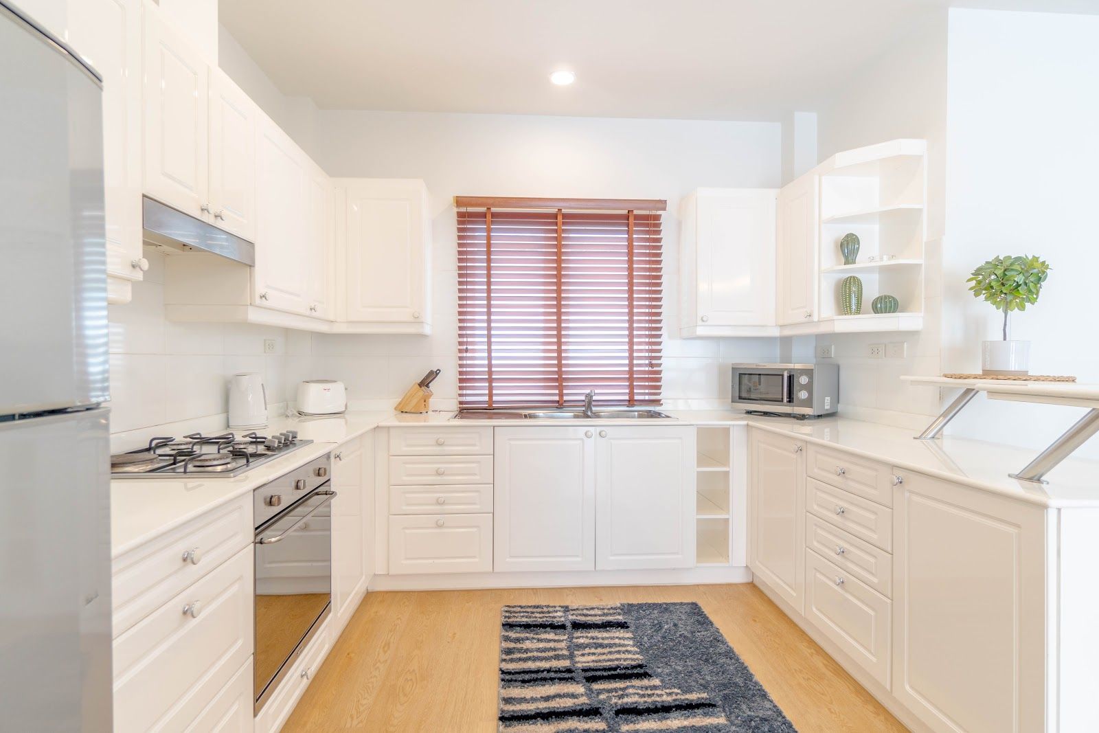 For Rent : Rawai, Jacuzzi Pool Villa, 4 bedrooms 4 Bathrooms, Pool view.