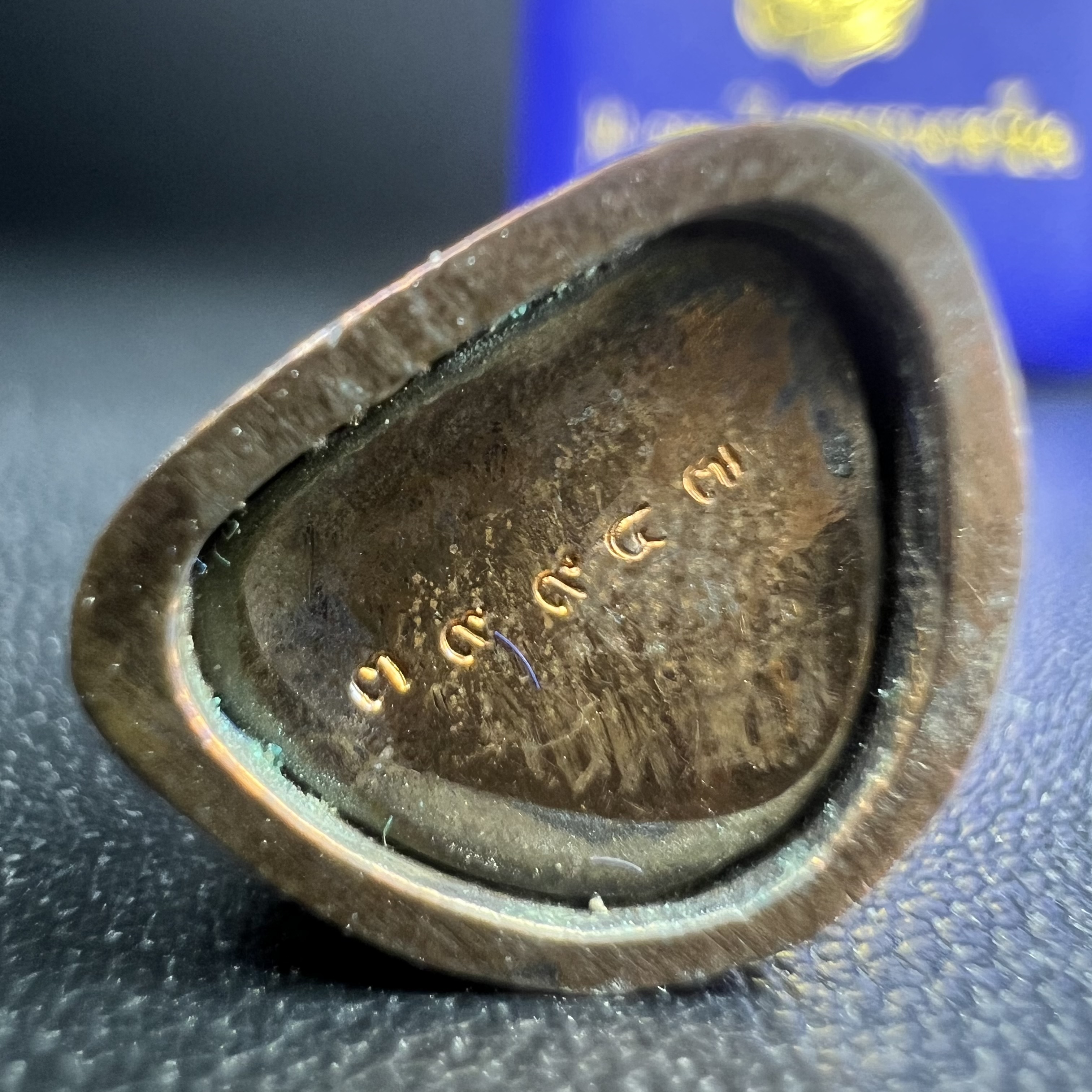 รูปเหมือนหล่อลอยองค์หลวงปู่ทวด รุ่น 111ปี กระทรวงกลาโหม เนื้อนวโลหะรมดำ-ปัดเงา ปี2540 พิธีใหญ่ เข้มขลัง นิยม พร้อมกล่องบรรจุเดิม(คัดสภาพสวยผิวเทพๆผิวรุ้งๆ)ทั้งพิธีทั้งพุทธศิลป์ทรงคุณค่าอีกหนึ่งรุ่นยอดนิยม