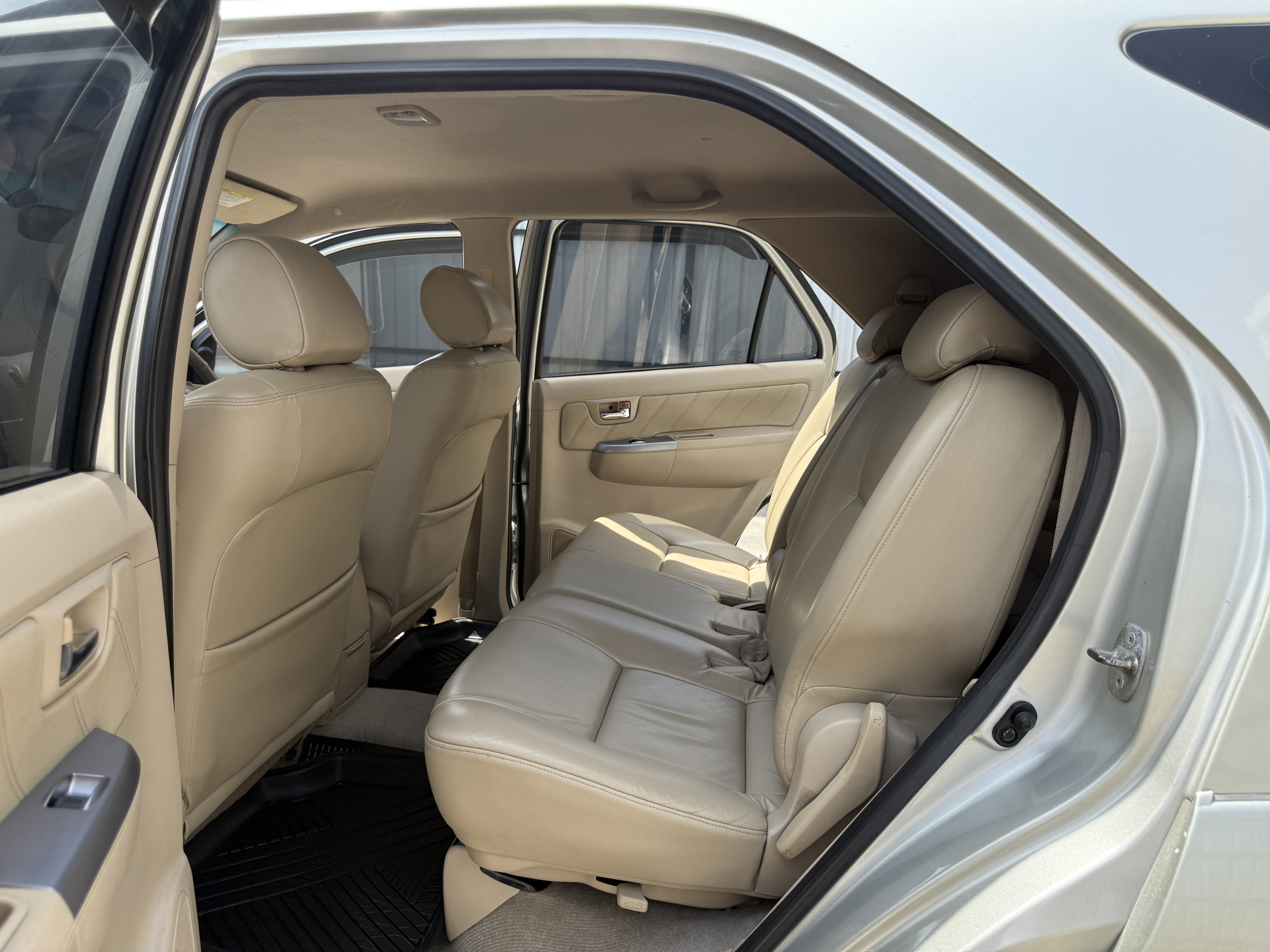 Toyota Fortuner 3.0 V 4WD At 2007 เงิน