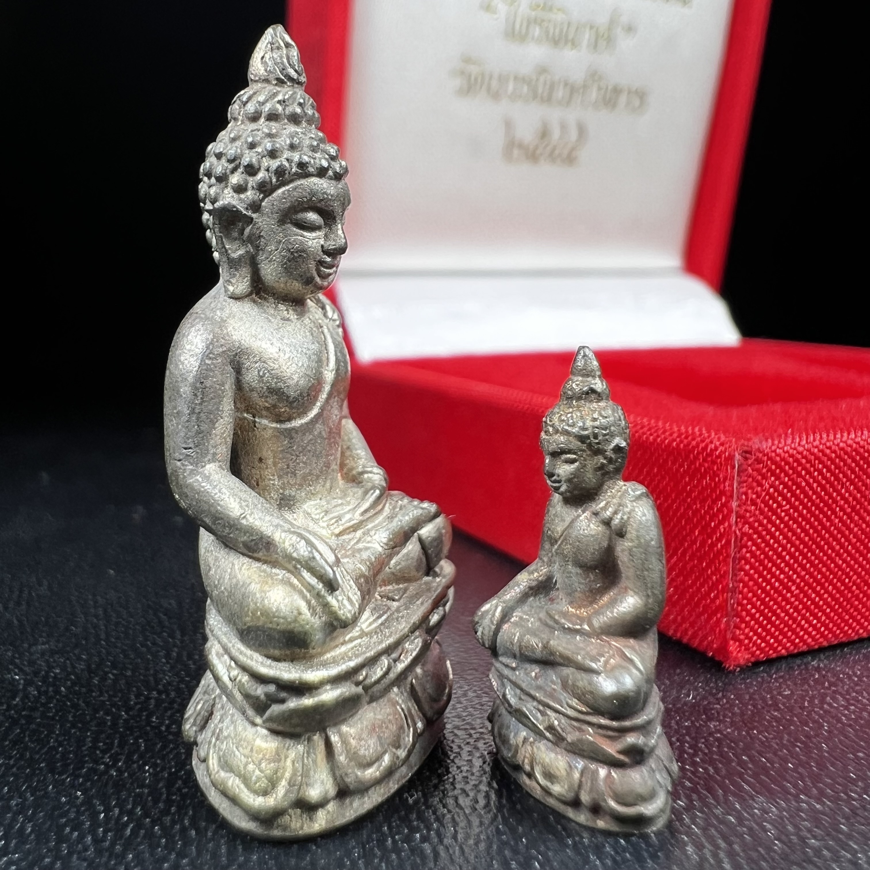 พระกริ่ง-พระชัยวัฒน์ ไพรีพินาศ วัดบวรนิเวศวิหาร ปี 2544 เนื้อสัมฤทธิ์ พิธีดีเยี่ยม สมเด็จพระญาณสังวร พระสังฆราช เสด็จจุดเทียนชัยและทรงอธิษฐานจิตด้วยพระองค์เอง(พิธีใหญ่นิยม)(1ใน9989องค์)