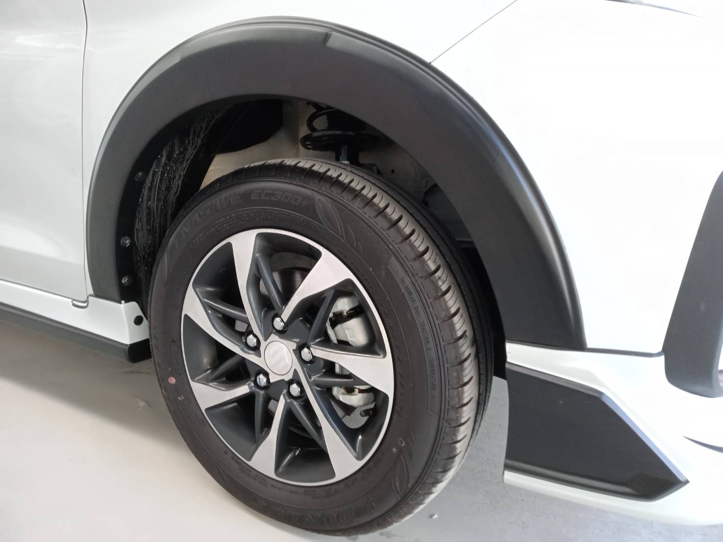 Suzuki Ertiga 2019 V.1 with custom grille bodykits by Amotriz