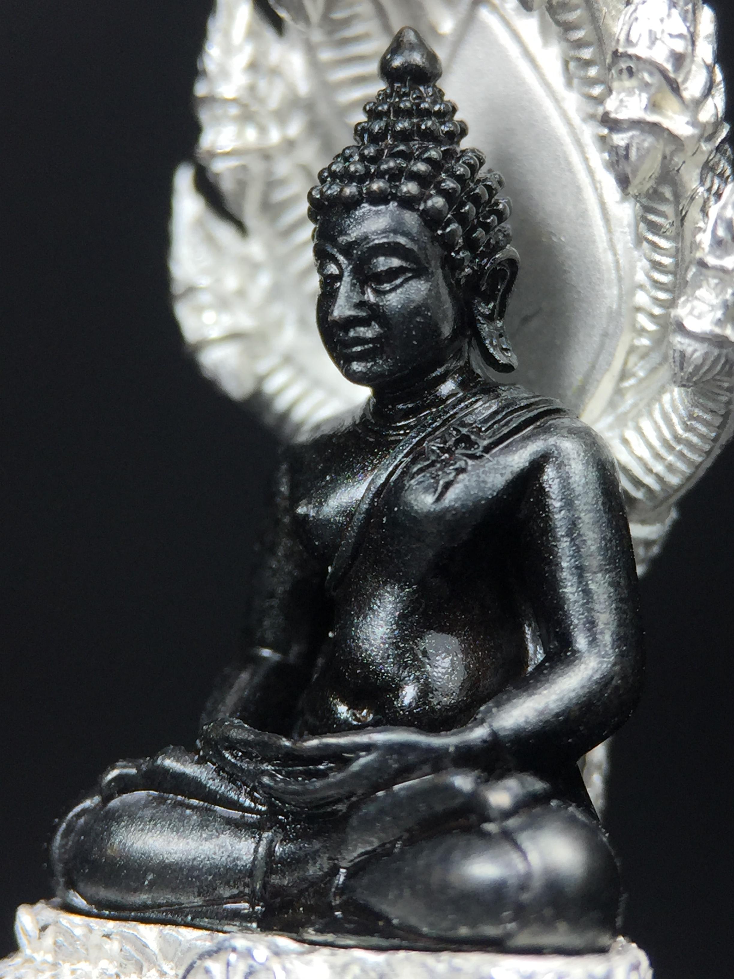 พระนาคปรก สธ. รุ่นสร้างพระอุโบสถเฉลิมพระเกียรติ 4 รอบ 84 พรรษา สมเด็จพระเทพรัตนราชสุดาฯ วัดบวรนิเวศวิหาร ปี 2543 พิมพ์ใหญ่ องค์พระเนื้อนวโลหะ ฐานนาคปรกเนื้อเงิน(สภาพ สวย )พิธีใหญ่ พุทธศิลป์งดงาม หายาก (1 ใน 1999 องค์)