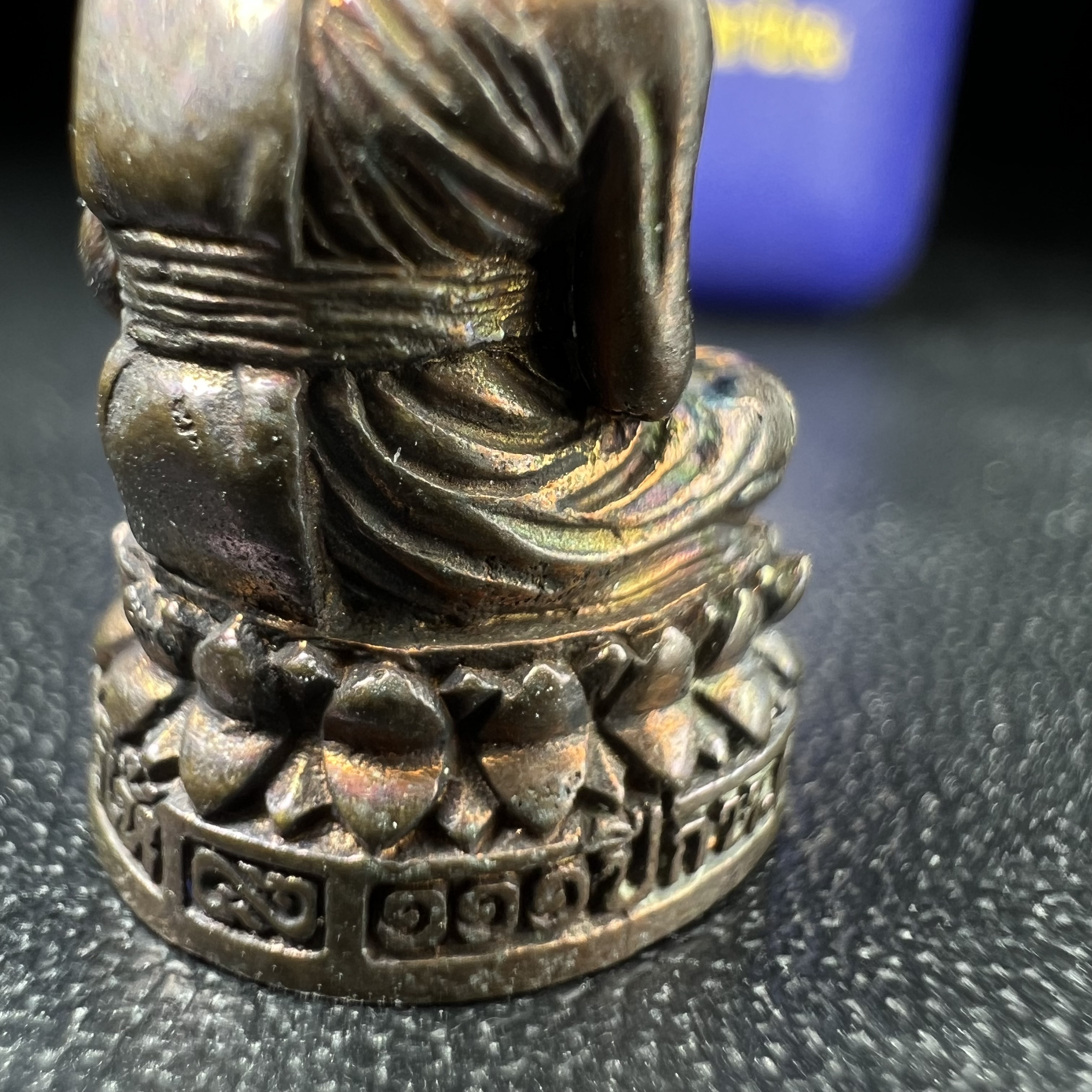 รูปเหมือนหล่อลอยองค์หลวงปู่ทวด รุ่น 111ปี กระทรวงกลาโหม เนื้อนวโลหะรมดำ-ปัดเงา ปี2540 พิธีใหญ่ เข้มขลัง นิยม พร้อมกล่องบรรจุเดิม(คัดสภาพสวยผิวเทพๆผิวรุ้งๆ)ทั้งพิธีทั้งพุทธศิลป์ทรงคุณค่าอีกหนึ่งรุ่นยอดนิยม