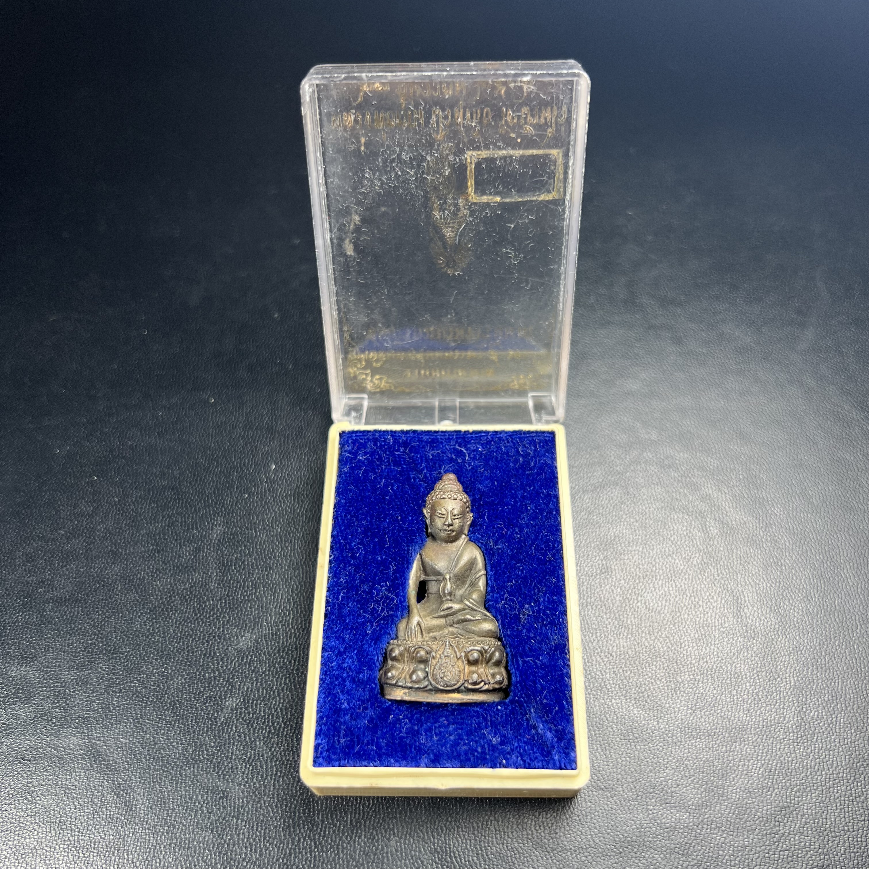 พระกริ่งหลวงพ่อคูณ ปริสุทโธ วัดบ้านไร่ รุ่น สก. ปี 2536 เนื้อนวโลหะ ตอกโค๊ดตอกหมายเลข(๔๕๔๔)งานมหามงคลเฉลิมพระชนมพรรษา 5 รอบ สมเด็จพระบรมราชินีนาถ จัดสร้างโดย กองพลทหารราบที่๒ ทหารเสือราชินี รักษาพระองค์ (พิธีใหญ่ ประวัติชัดเจน อีกหนึ่งรุ่นยอดนิยม)