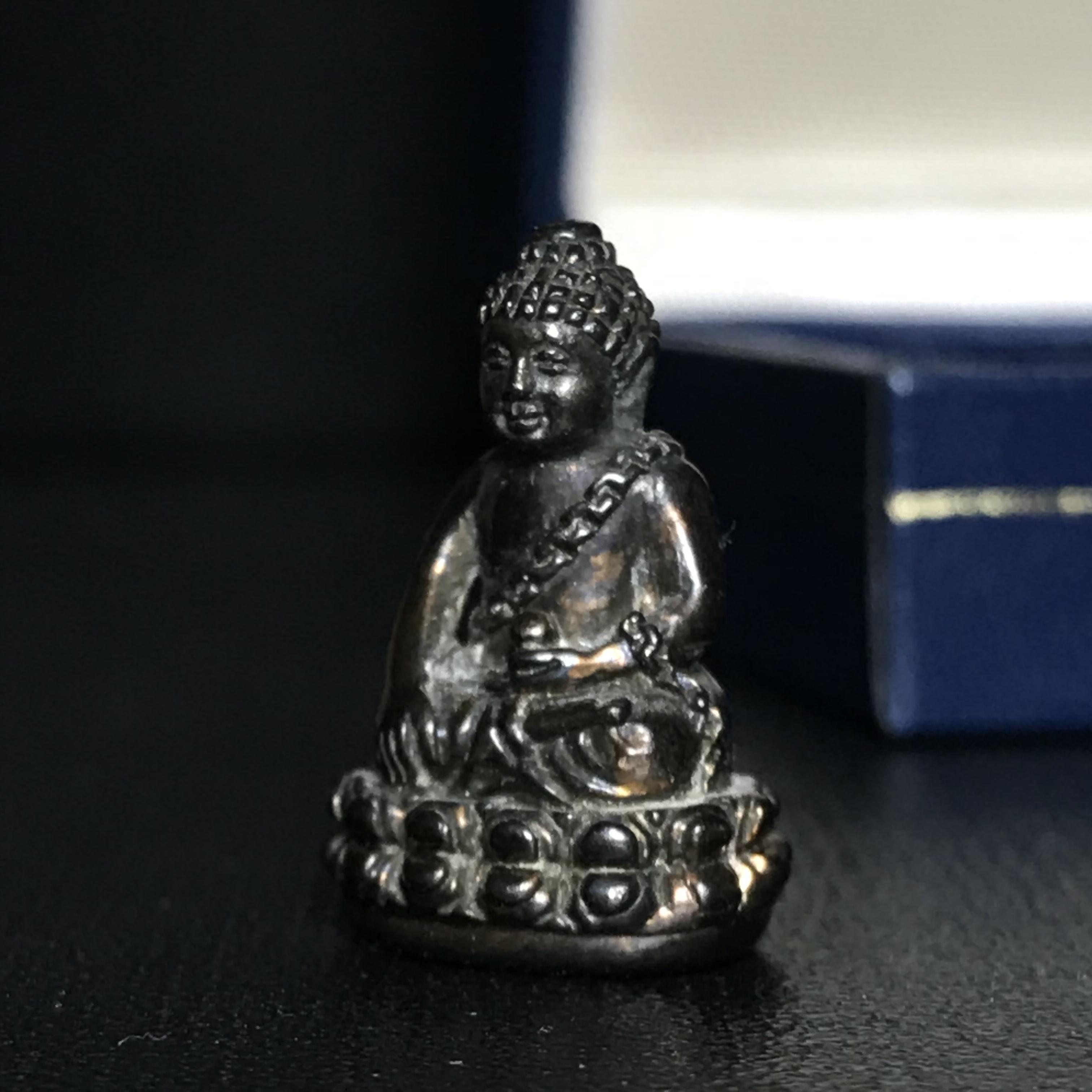 พระกริ่งพุทธอุดมสมบูรณ์ (พระปุ้มปุ้ย) เนื้อนวโลหะ วัดบวรนิเวศวิหาร ปี2535(รุ่นแรก)(1ใน2000องค์)