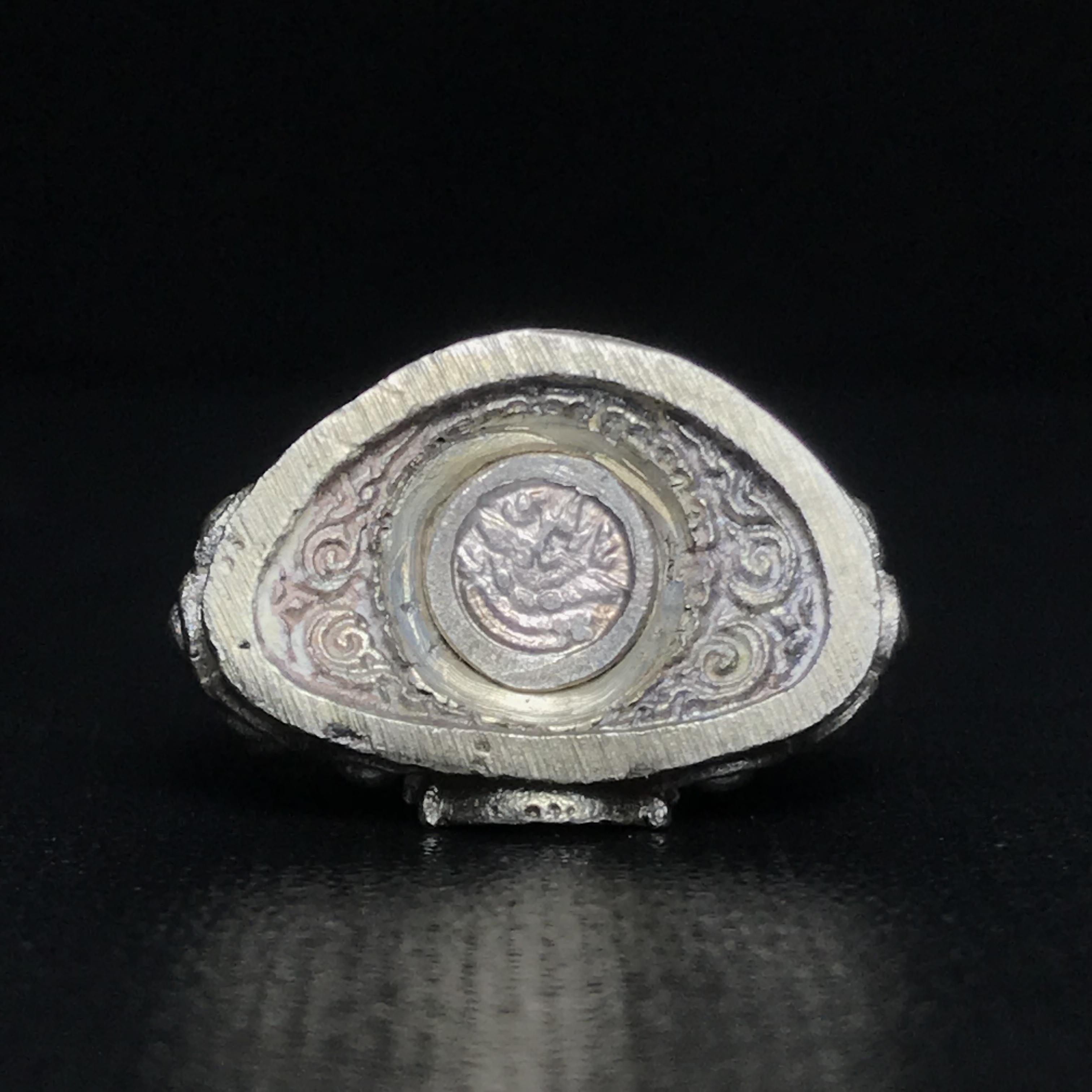 พระกริ่งศิรากาศ(วัตถุมงคล"คุ้มเกล้าฯ") ภปร. รพ.ภูมิพล เนื้อเงินพิมพ์หน้าไทย (ในหลวงรัชกาลที่9เสด็จเททอง)