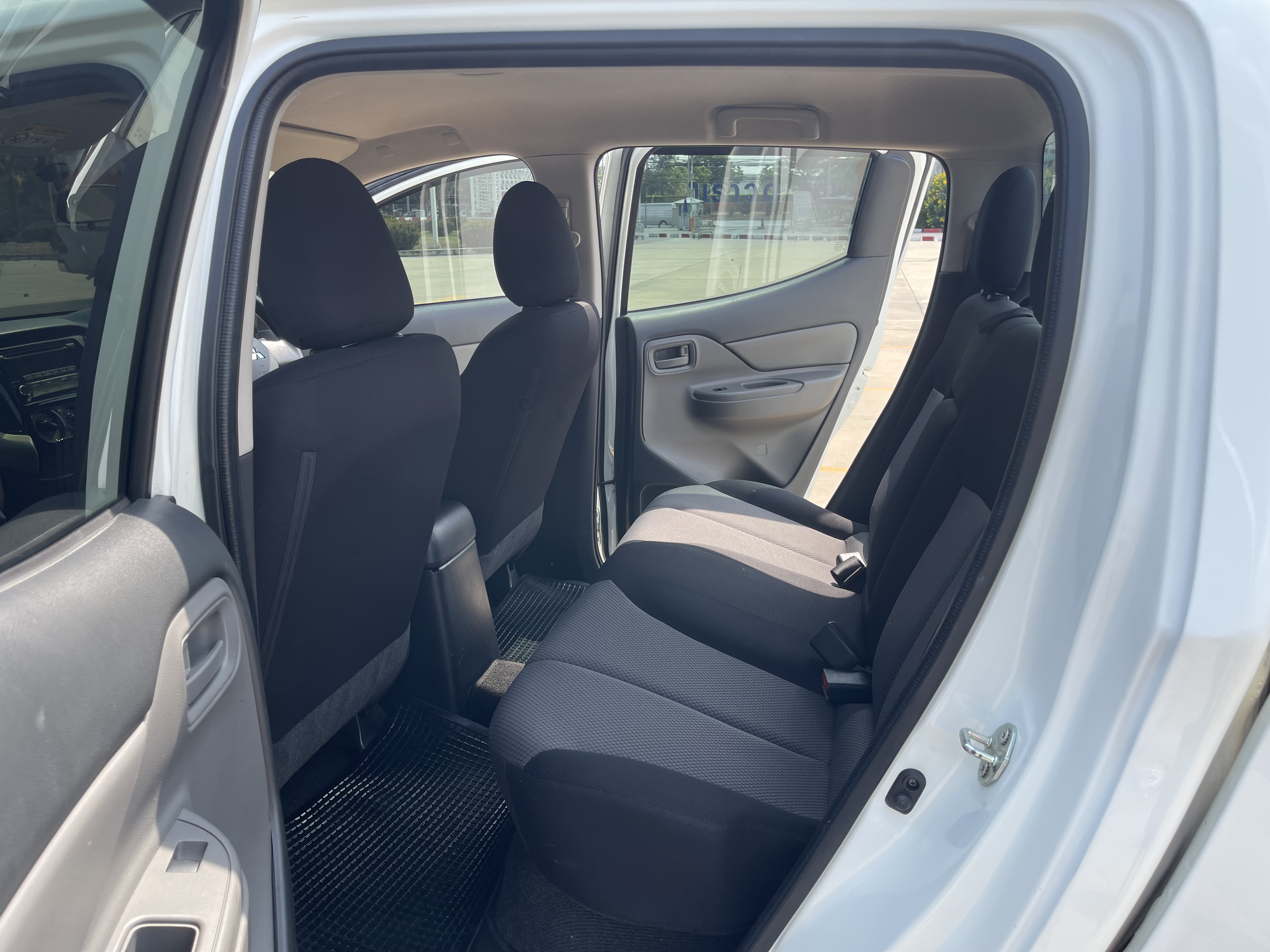 Mitsubishi Triton All New 4ประตู 2.5 GLX 2016 ขาว