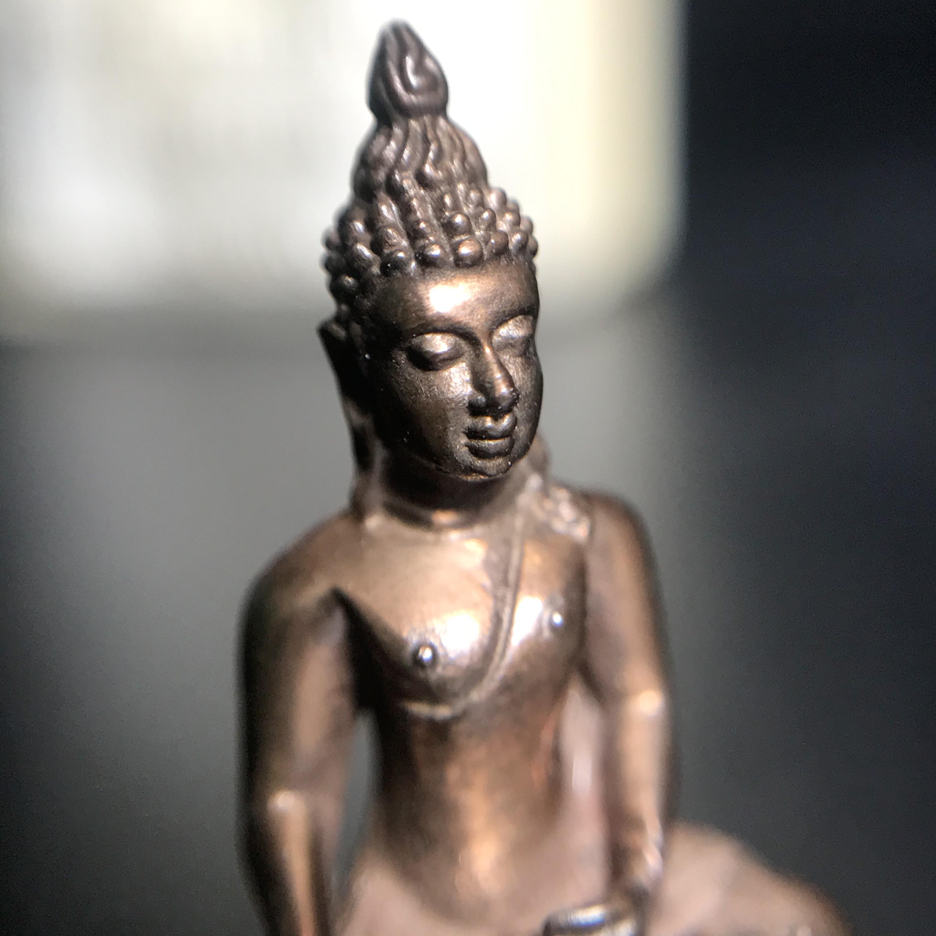 พระกริ่งไพรีพินาศ(รุ่นแรก สมเด็จพระญาณสังวร) วัดเพชรวราราม รุ่นเขาค้อ เนื้อนวโลหะ ตอกโค้ต ปี2520 จ.เพชรบูรณ์(คัดสภาพสวยครบกล่องบรรจุเดิม)(1ใน2309 องค์)