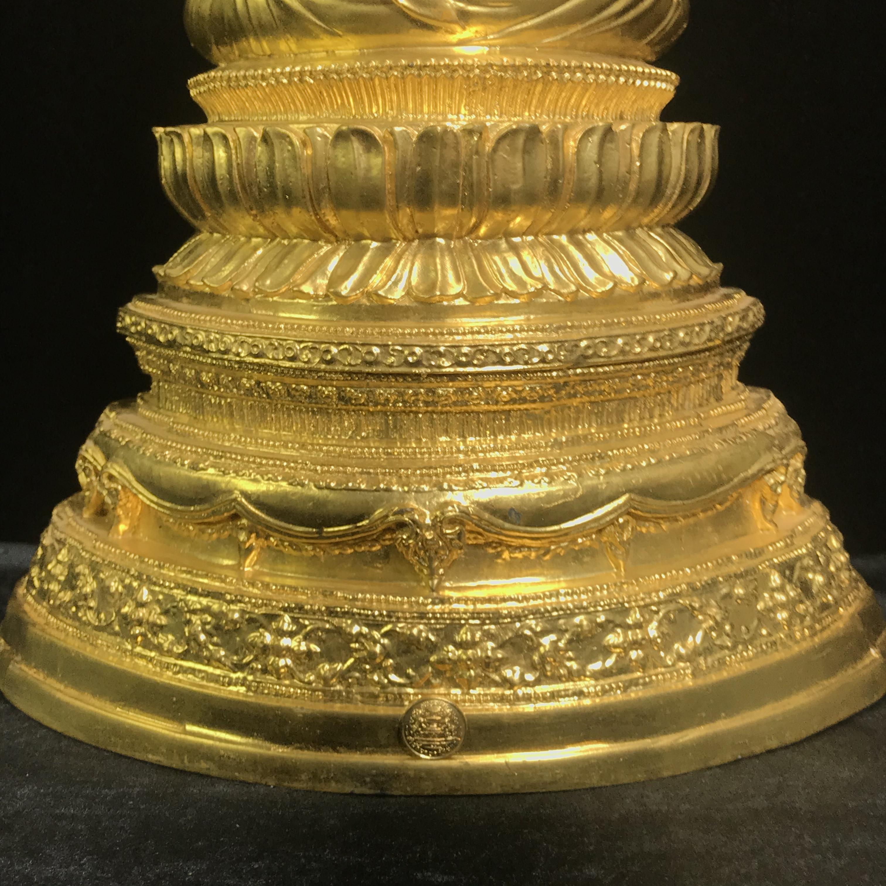 พระพุทธนวมมหาราชายุจฉับปริวัตนมงคล ภปร. พระบาทสมเด็จพระเจ้าอยู่ห้วรัชกาลที่9 เนื่องในวโรกาสเฉลิมพระชนมพรรษา 6 รอบ ( 72 พรรษา )ปี 2542 โดยสำนักนายกรัฐมนตรี หน้าตัก 5นิ้ว(พิธีใหญ่ พุทธศิลป์สวย งดงาม)