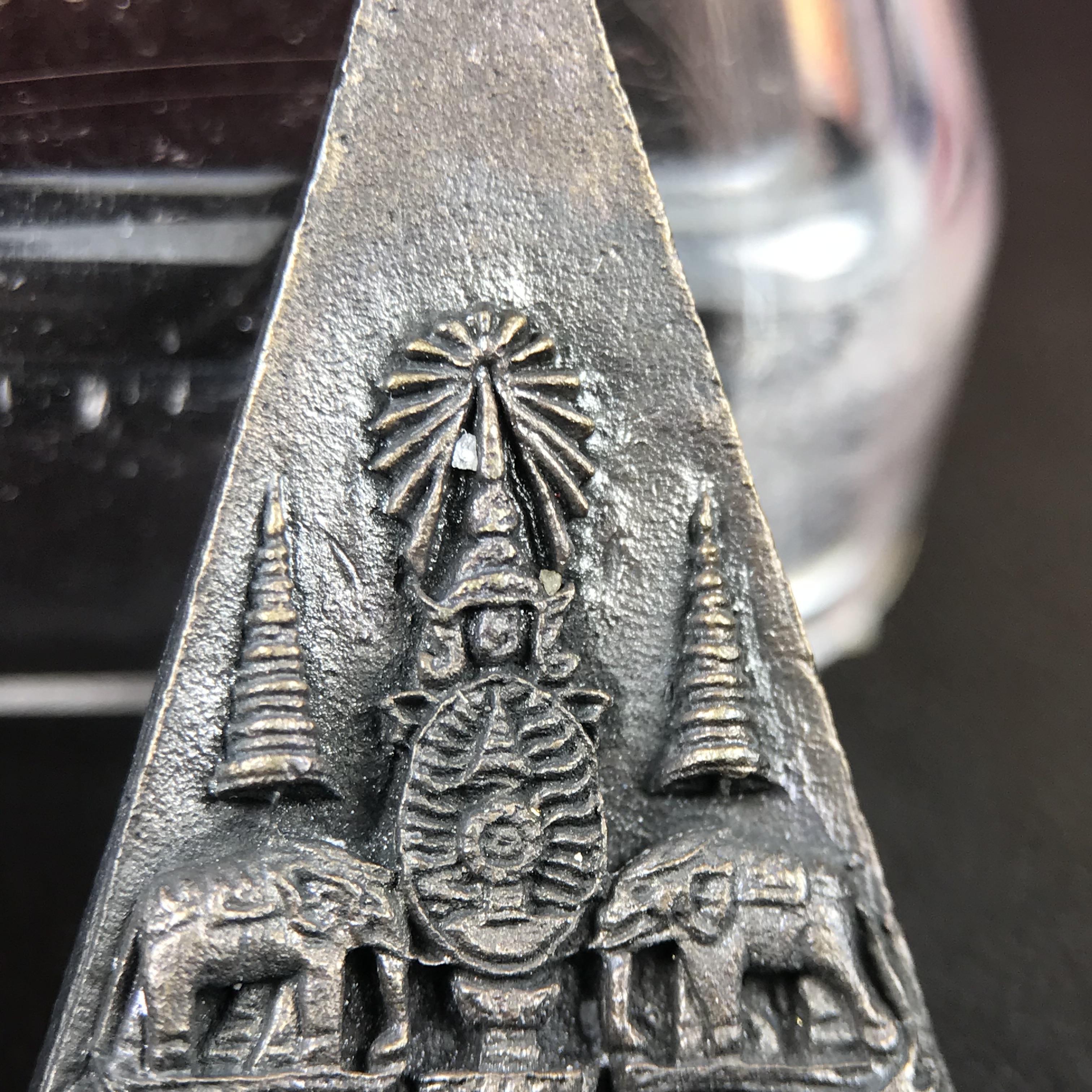 พระกำลังแผ่นดิน (สมเด็จจิตรลดา2) จัดสร้างเฉลิมพระเกียรติ ร.9 ครองราชย์ 50 ปี 2539 เนื้อนวโลหะ+เนื้อนวโลหะ(1ชุดรวม2องค์)(สร้างน้อยหายาก)พร้อมกล่องบรรจุเดิมครบสมบูรณ์(1ใน2539องค์)