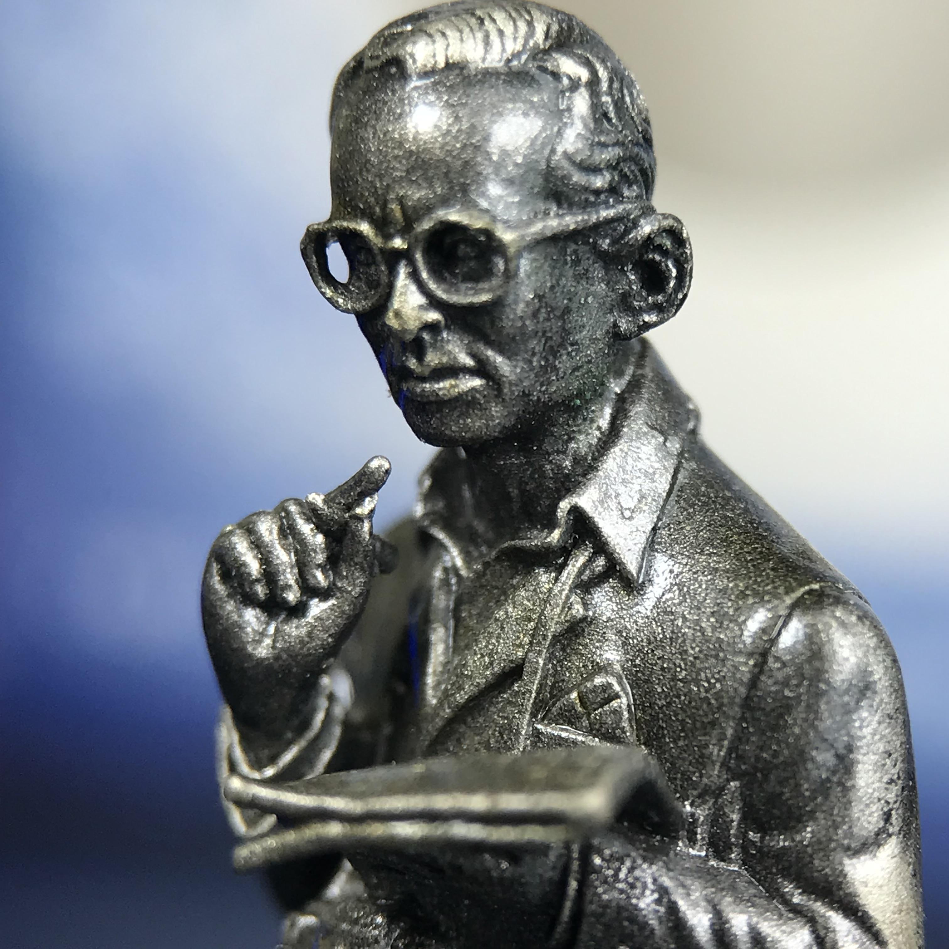 พระบรมรูปพระบาทสมเด็จพระเจ้าอยู่หัวรัชกาลที่ 9(ทรงงาน) ภปร. รุ่นเพราะแผ่นดินนี้คือแผ่นดินเกิด ปี 2551 ขนาดสูง 1 นิ้ว เนื้อบรอนซ์ชุบเงินรมดำ(ด้านหน้า ฐานพระบรมรูปฯ ประดิษฐานอักษรพระปรมาภิไธย ภ.ป.ร.)นิยมหายาก***รุ่นตรา ภปร. พบเจอน้อยมาก****