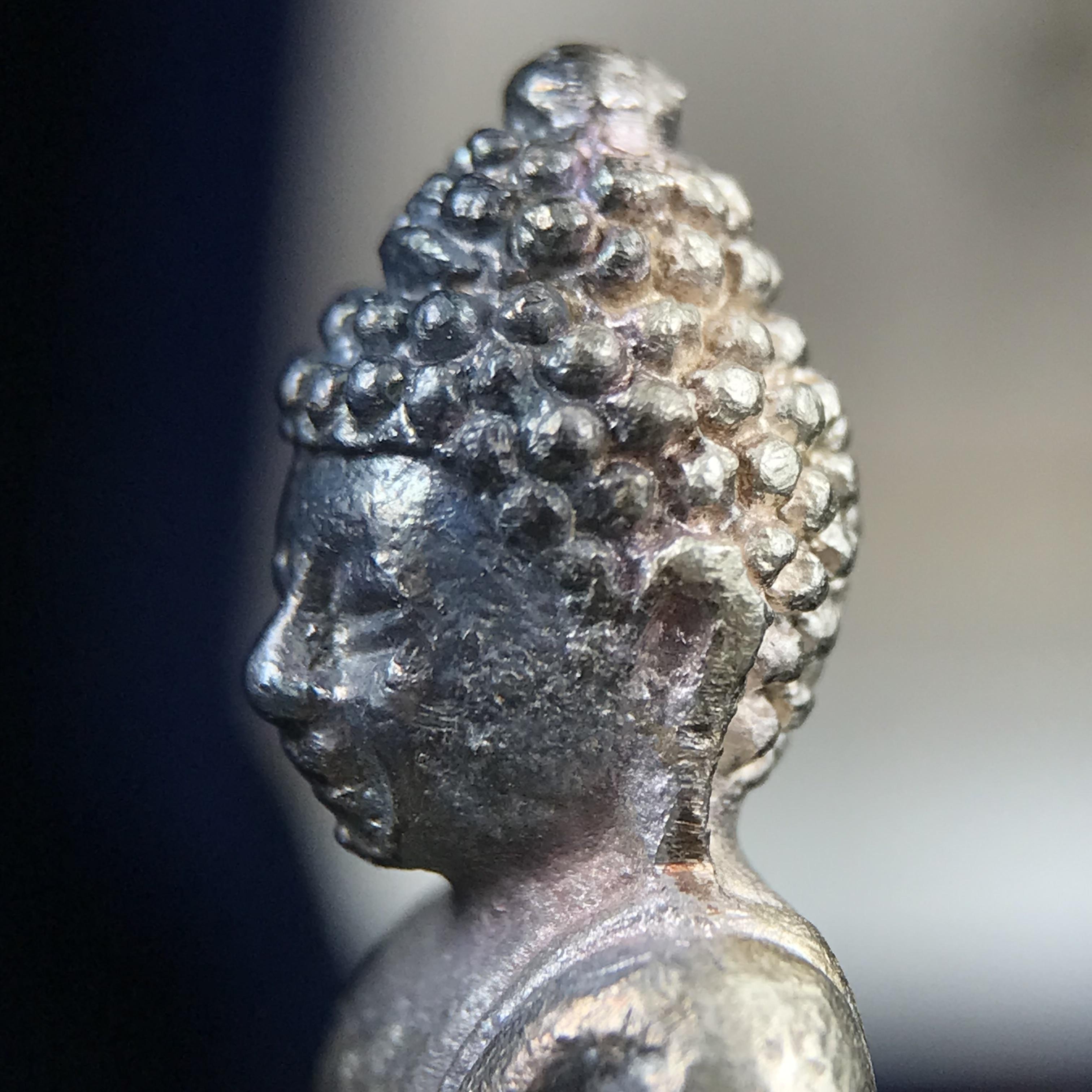 พระกริ่งศาสดา ภปร. วัดบวรนิเวศวิหาร ปี 2532 จัดสร้างในโอกาสสองทศวรรษรามาธิบดี เพื่อศูนย์การแพทย์สิริกิติ์ เนื้อเงิน(ผิวเดิมสวยงาม) (พิธีใหญ่ มวลสารมงคล สวยงามเข้มขลัง)สมเด็จพระญาณสังวร สมเด็จพระสังฆราชฯเสด็จเททอง***ตอกโค๊ตหมายเลข ๒๙๘***