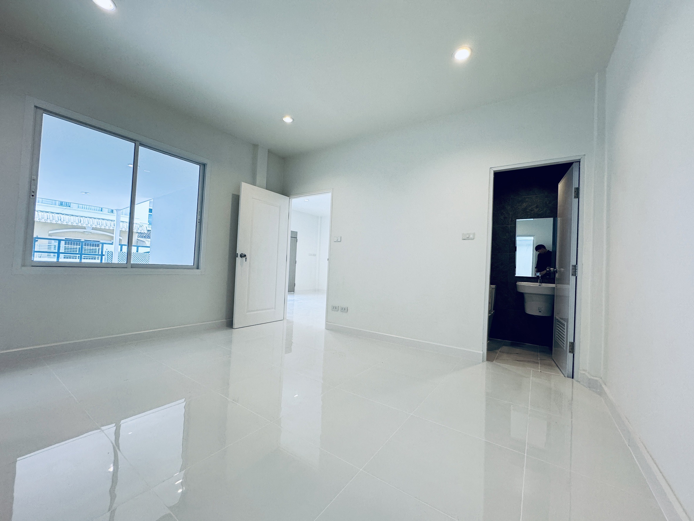 For Sale : Bypass, One-story semi-detached house, 3 Bedrooms 2 Bathrooms