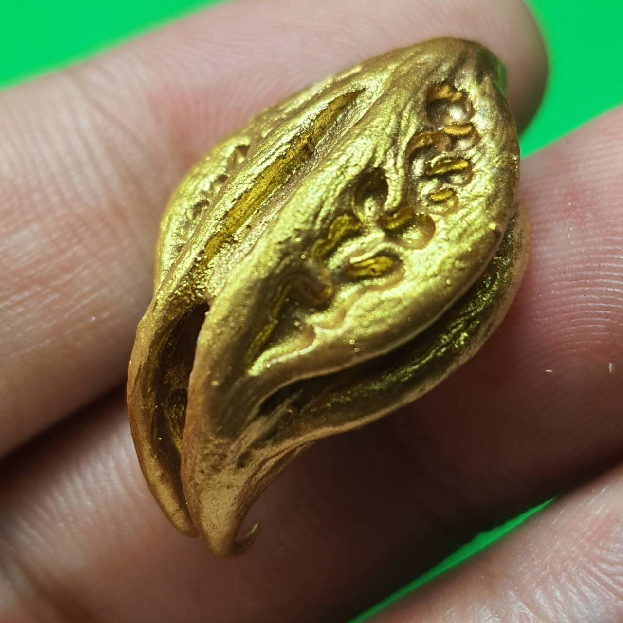 ของป้องกัน พญาเล็บครุฑ สีทอง ป้องกันภัย เพิ่มอำนาจ เกี่ยวเงินทอง เล็บครุฑ เล็บพญาครุฑ ผลเล็บครุฑ