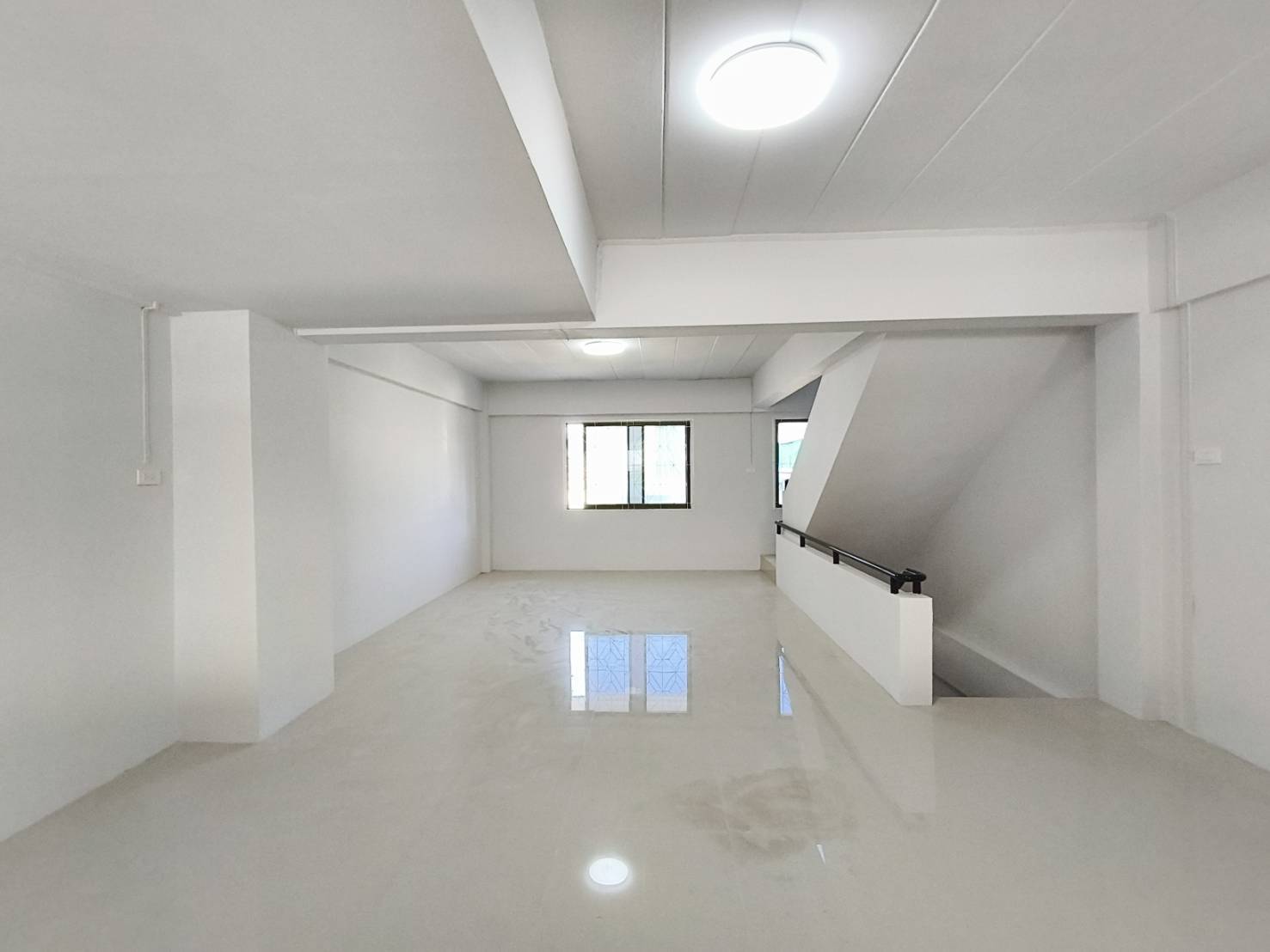 For Sales : Ratsada, 2-Storey Commercial Building, 2 bedroom 2 bathroom