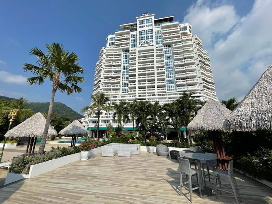 For Sales : Patong, Seaview Luxurious condo, 2 Bedrooms 2 Bathrooms 14th flr.