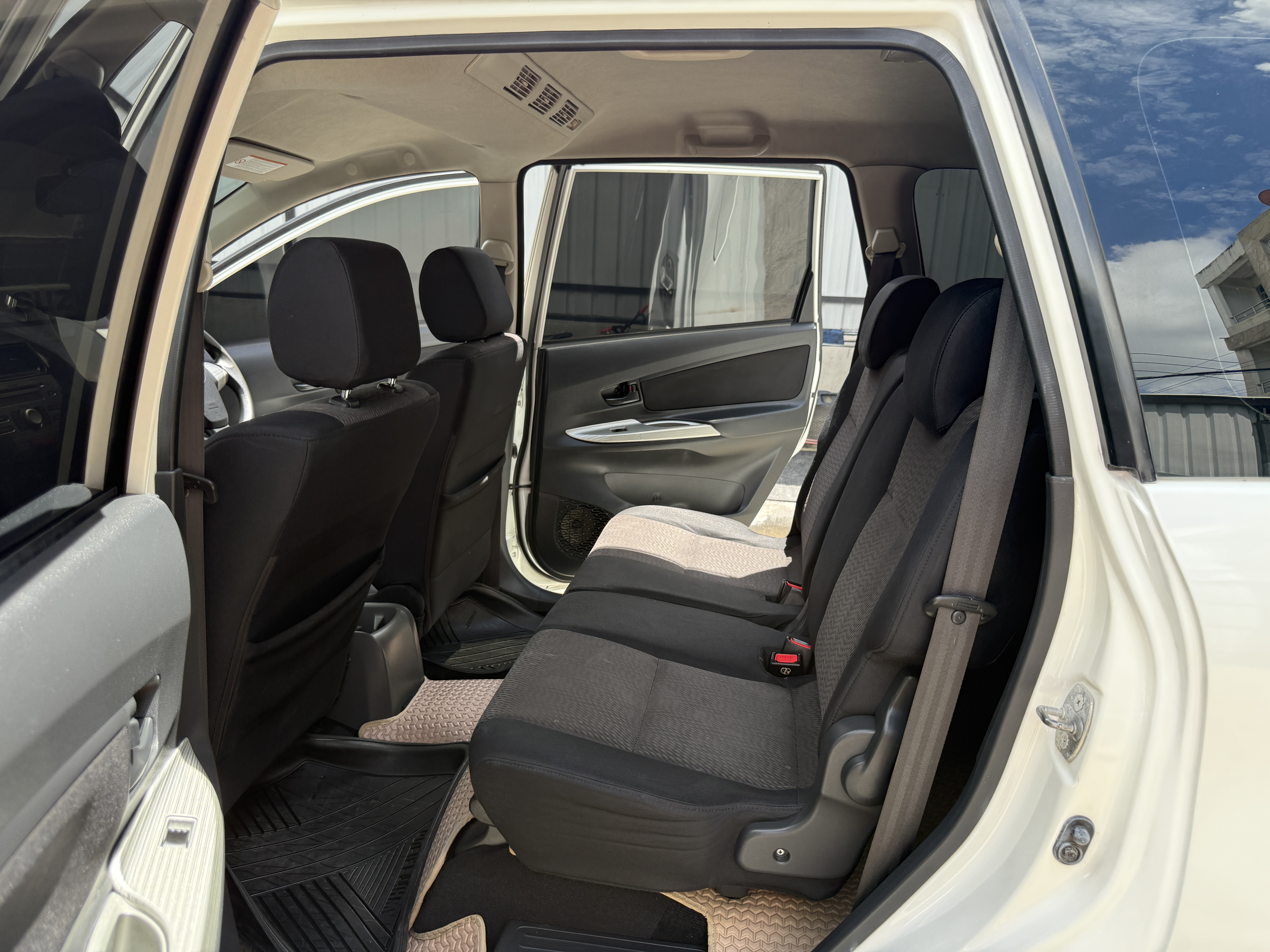 Toyota Avanza 1.5 S At 2013 ขาว