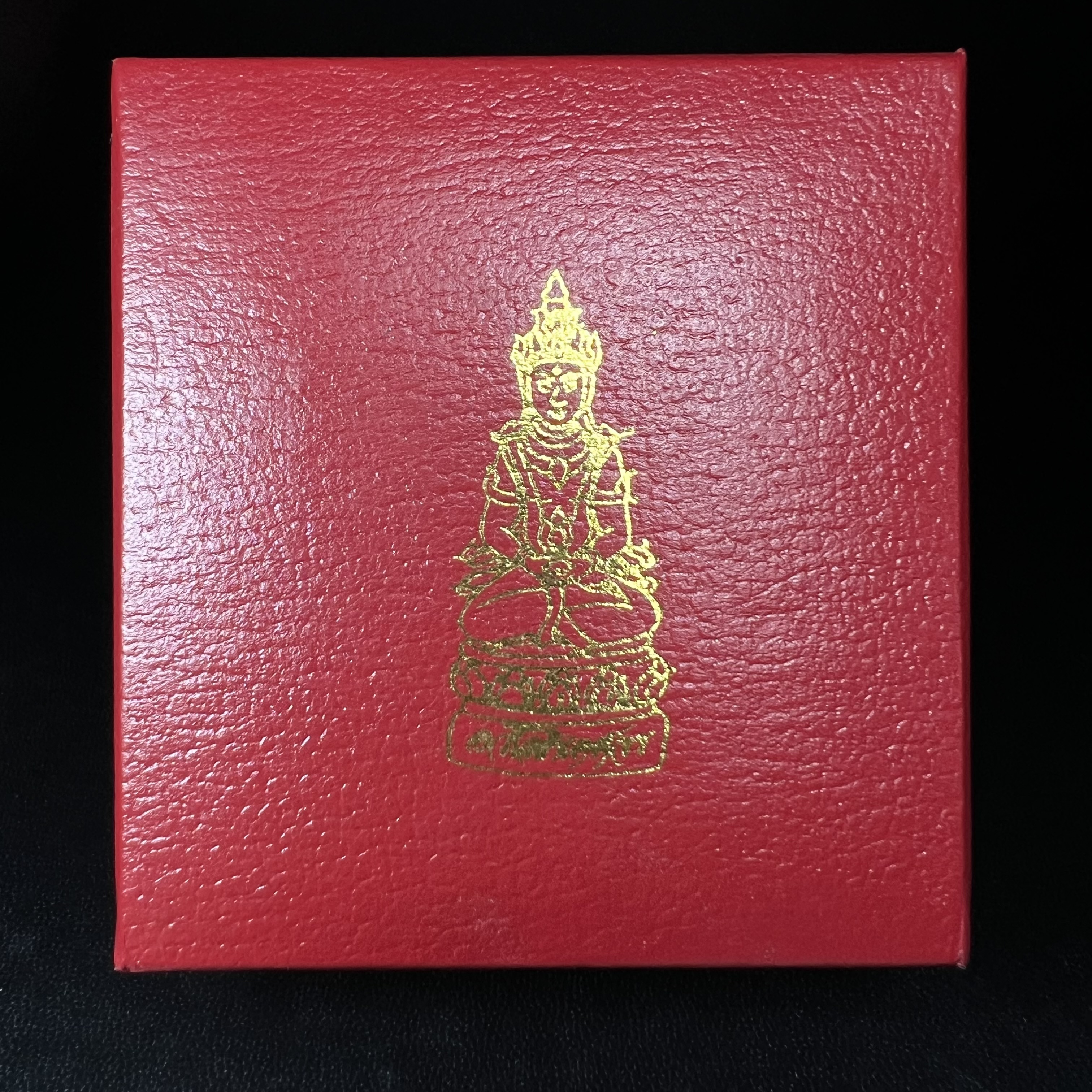 พระกริ่งอวโลกิเตศวร ( เจ้าแม่กวนอิม ) วัดโพธิ์แมนคุณาราม รุ่นอุดมโภคทรัพย์ พ.ศ.2539 เนื้อเงิน 3 กษัตริย์ ผิวสวยเดิมพร้อมกล่องบรรจุเดิม (อีกหนึ่งรุ่นยอดนิยม พุทธศิลป์สวยงดงาม)