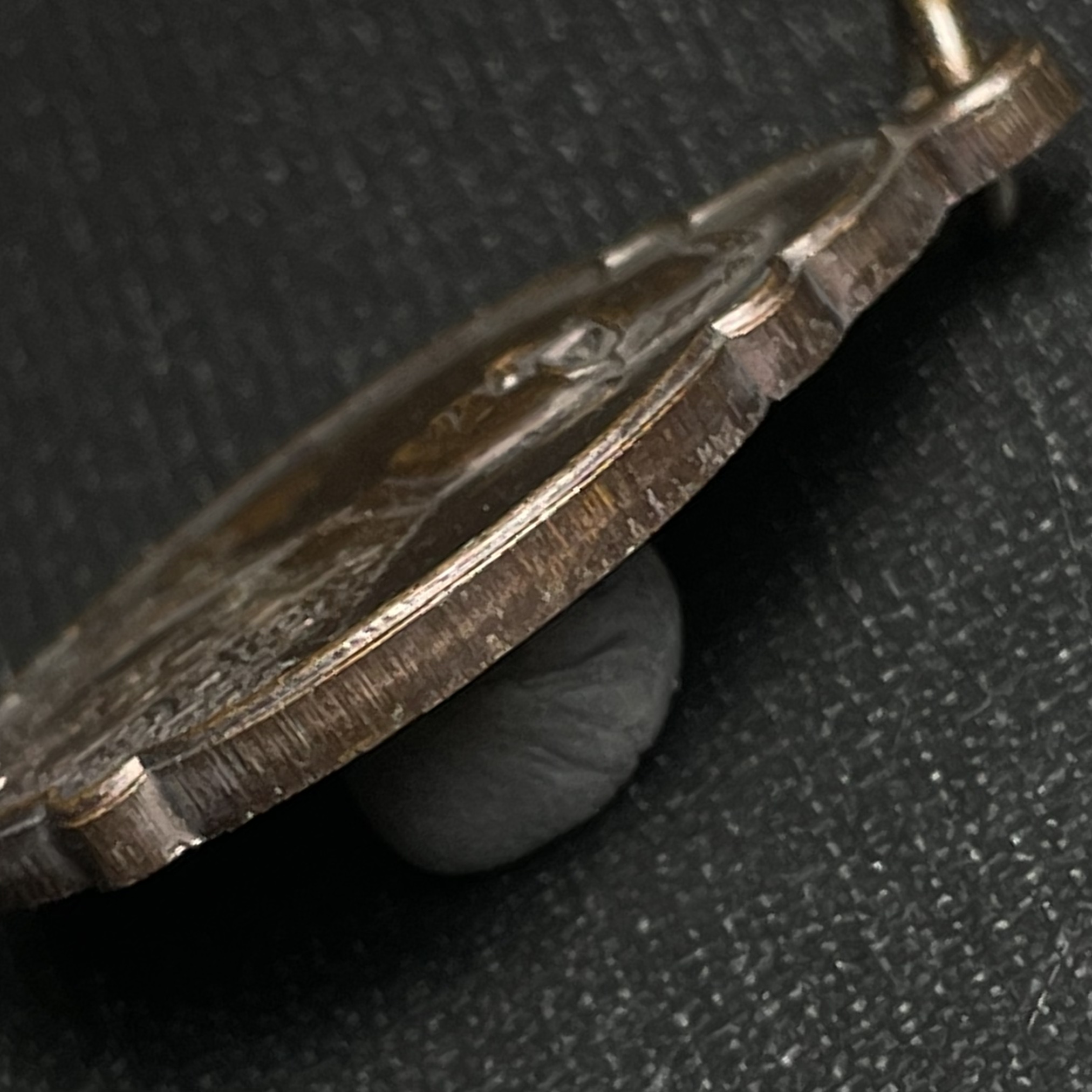 เหรียญ ร.9 ทรงเฉลิมพระชนมพรรษาครบ 4 รอบ ปี2518 เนื้อทองแดง(พิธีใหญ่)(รุ่นยอดนิยม เหรียญหลักที่ต้องมี เกจิดังในยุคร่วมปลุกเสก)