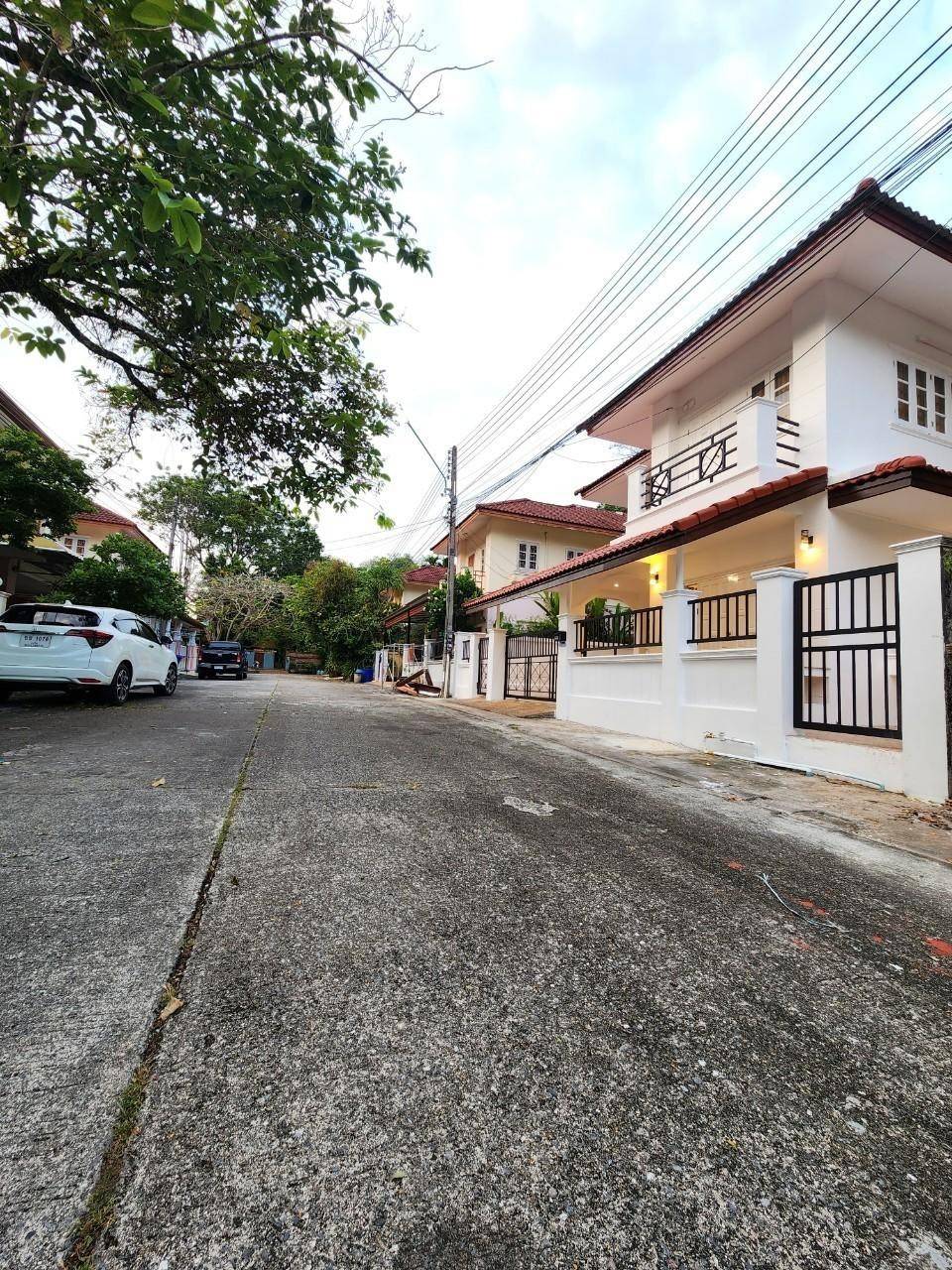For Rent : Ratsada, 2-story detached house, 3 bedrooms 4 bathrooms