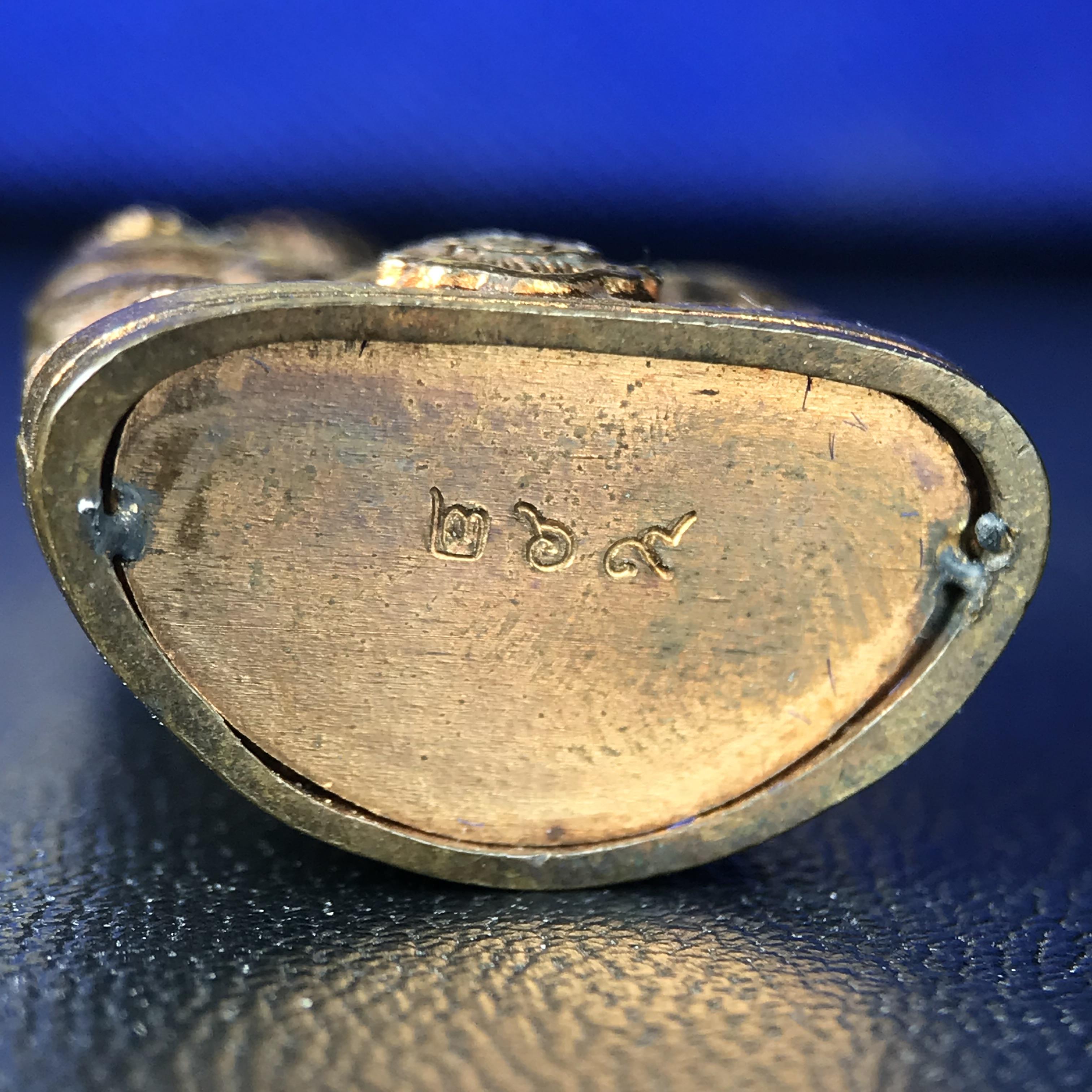 พระกริ่งไพรีพินาศ บรรจุเหล็กไหล ครั้งแรกและครั้งเดียวในประวัติศาสตร์ เฉลิมพระเกียรติ พระบาทสมเด็จพระเจ้าอยู่หัวรัชกาลที่9 พระชนมพรรษา 6 รอบ ปี2542 เนื้อสัมฤทธิ์(บรรจุเหล็กไหล)ดีนอก-ดีใน พิธีใหญ่ มวลสารเด่น (หายาก)