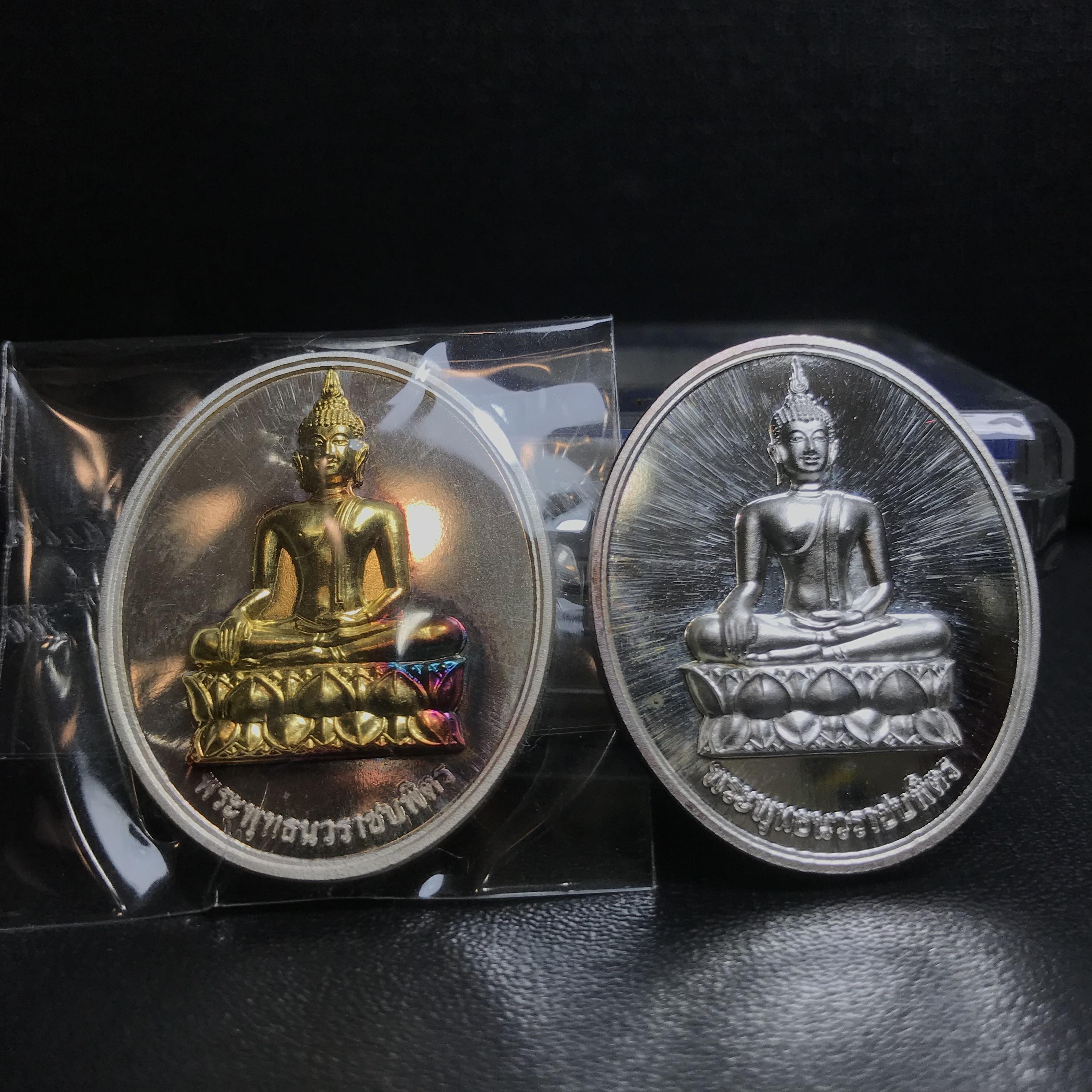 เหรียญพระพุทธนวราชบพิตร ภปร. ที่ระลึก 7รอบ 84พรรษา วัดตรีทศเทพ สร้าง พ.ศ. 2554 เนื้อเงินหน้ากากทอง(หายากสร้าง2999องค์)(สภาพสวยซีนเดิมกล่องเดิม)+เนื้อเงิน(สภาพสวยกล่องเดิม)รวม2เหรียญ