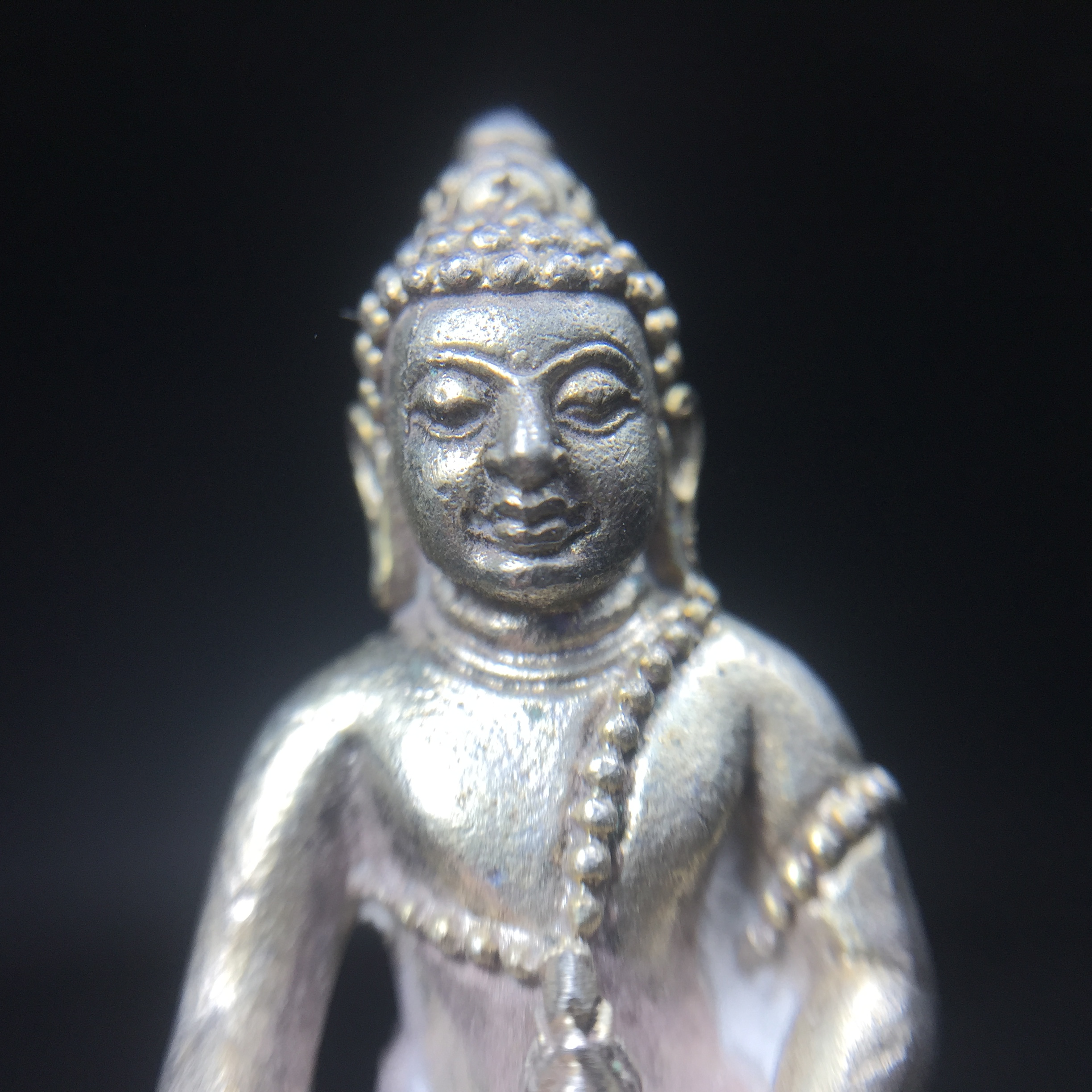 พระกริ่งศิรากาศ ภปร.(วัตถุมงคล"คุ้มเกล้าฯ") โรงพยาบาลภูมิพล เนื้อเงินพิมพ์หน้าไทย (ในหลวงรัชกาลที่9เสด็จเททอง)(พิธีใหญ่)(นิยม)