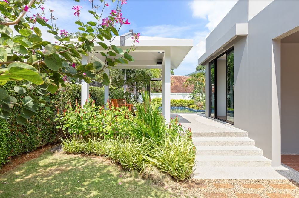 For Rent : Nai Harn, Luxury Modern Pool Villa, 3 Bedrooms 3 Bathrooms, Garden view.