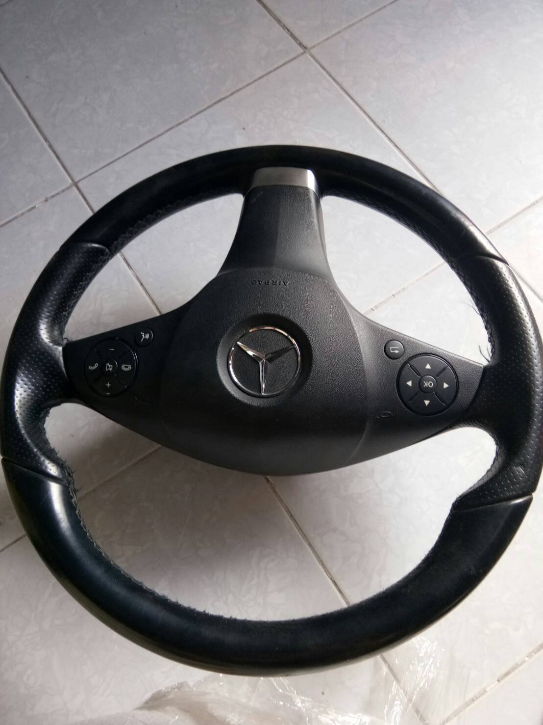 พวงมาลัยBENZ W207