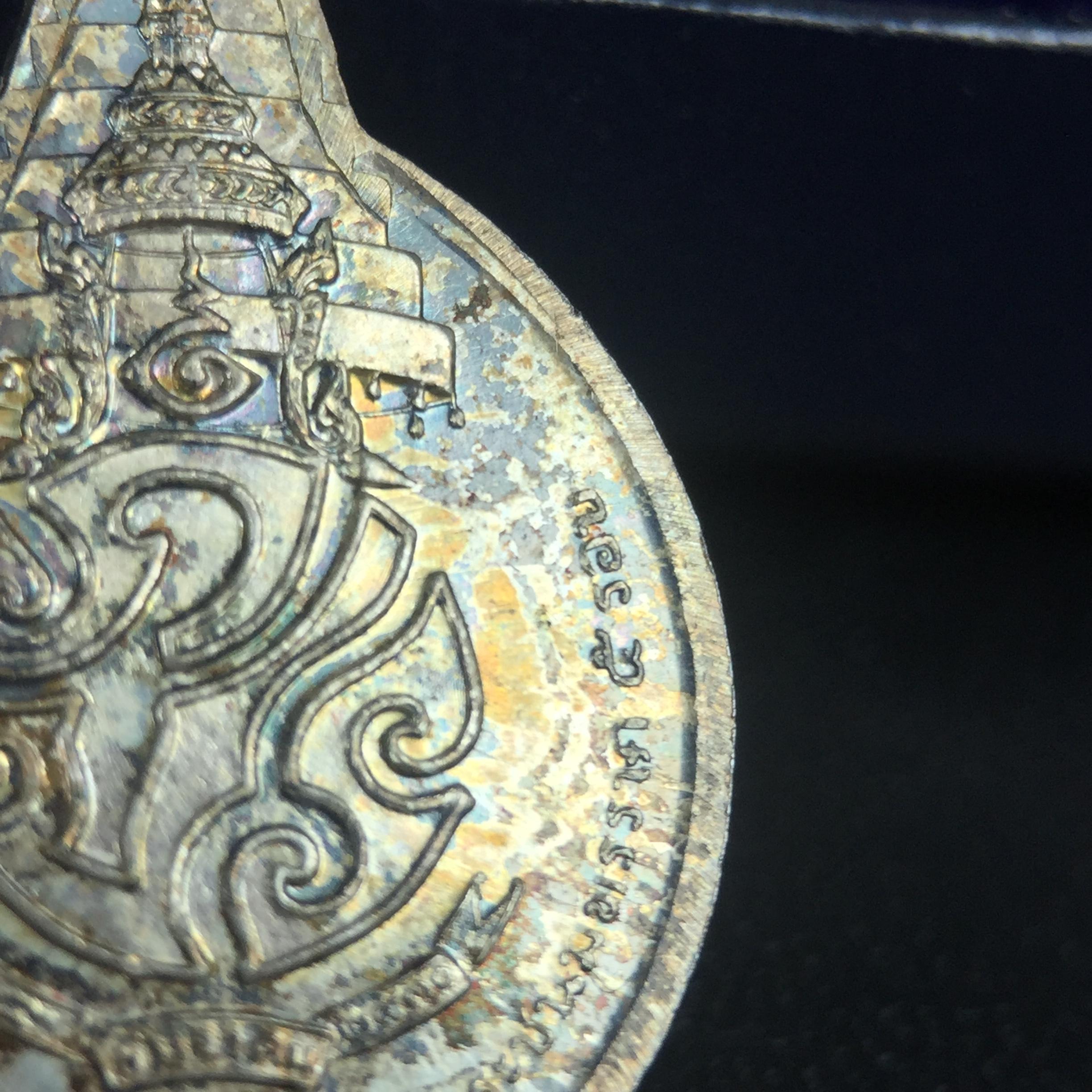 เหรียญพระชัยหลังช้าง ภปร. ครบ 5 รอบ ในหลวงรัชกาลที่9 พ.ศ.2530 พิมพ์เล็ก เนื้อเงิน(หนัก 2 สลึง)(สภาพผิวเดิมขึ้นสีรุ้งธรรมชาติสวยมาก)หายาก สภาพสวยเดิมพร้อมกล่องบรรจุเดิมครบสมบูรณ์(พิธีใหญ่ รุ่นยอดมนิยม)