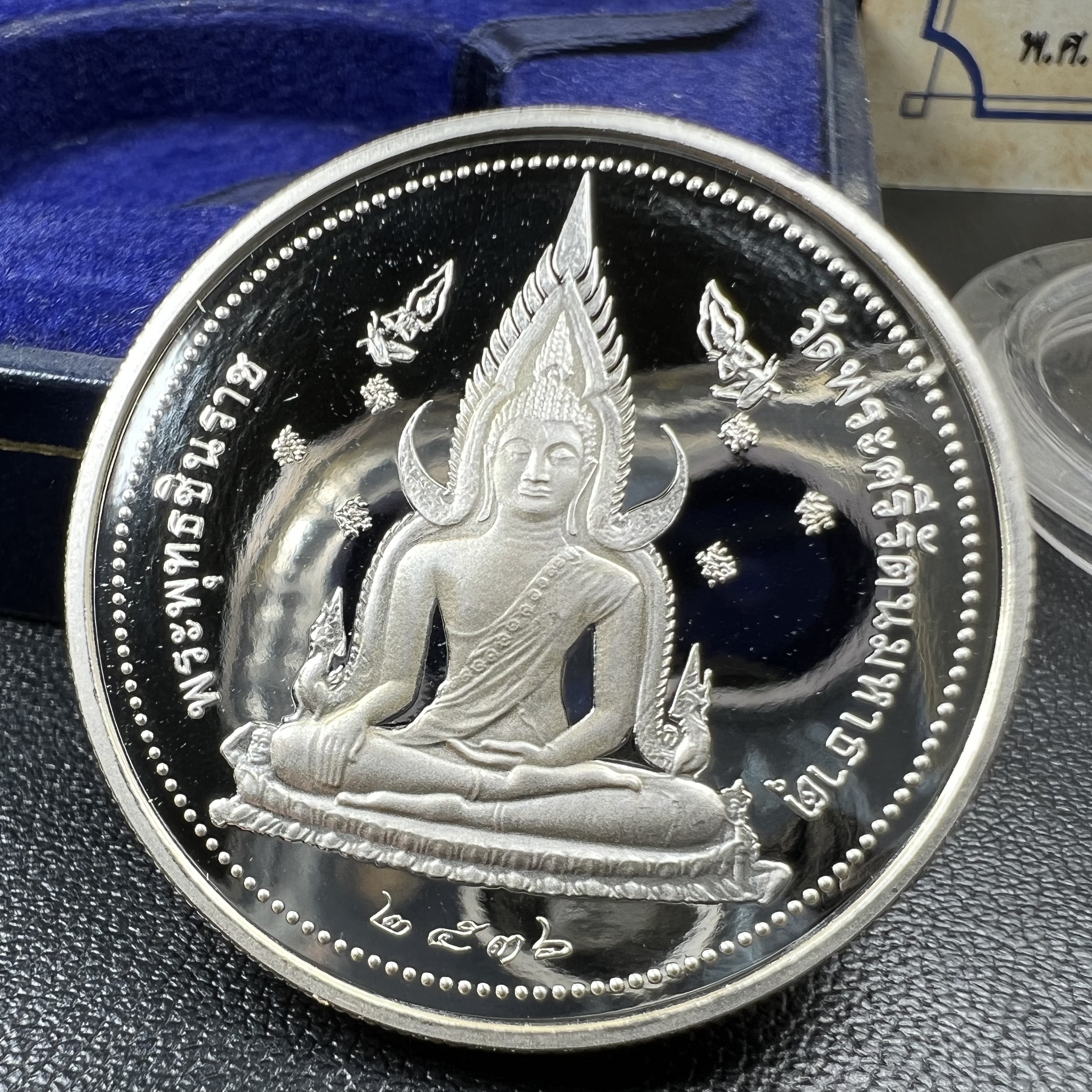 เหรียญสมเด็จพระนเรศวรมหาราช-พระพุทธชินราช รุ่นกองทุนสร้างอาคารเรียนวิทยาลัยสงฆ์ วัดพระศรีรัตนมหาธาตุ ปี 2536 เนื้อเงินขัดเงา บล็อกนอก เพิร์ธ ประเทศออสเตรเลีย(PERTH MINT)กล่องบรรจุเดิมใบรับรองพร้อมสวยงาม