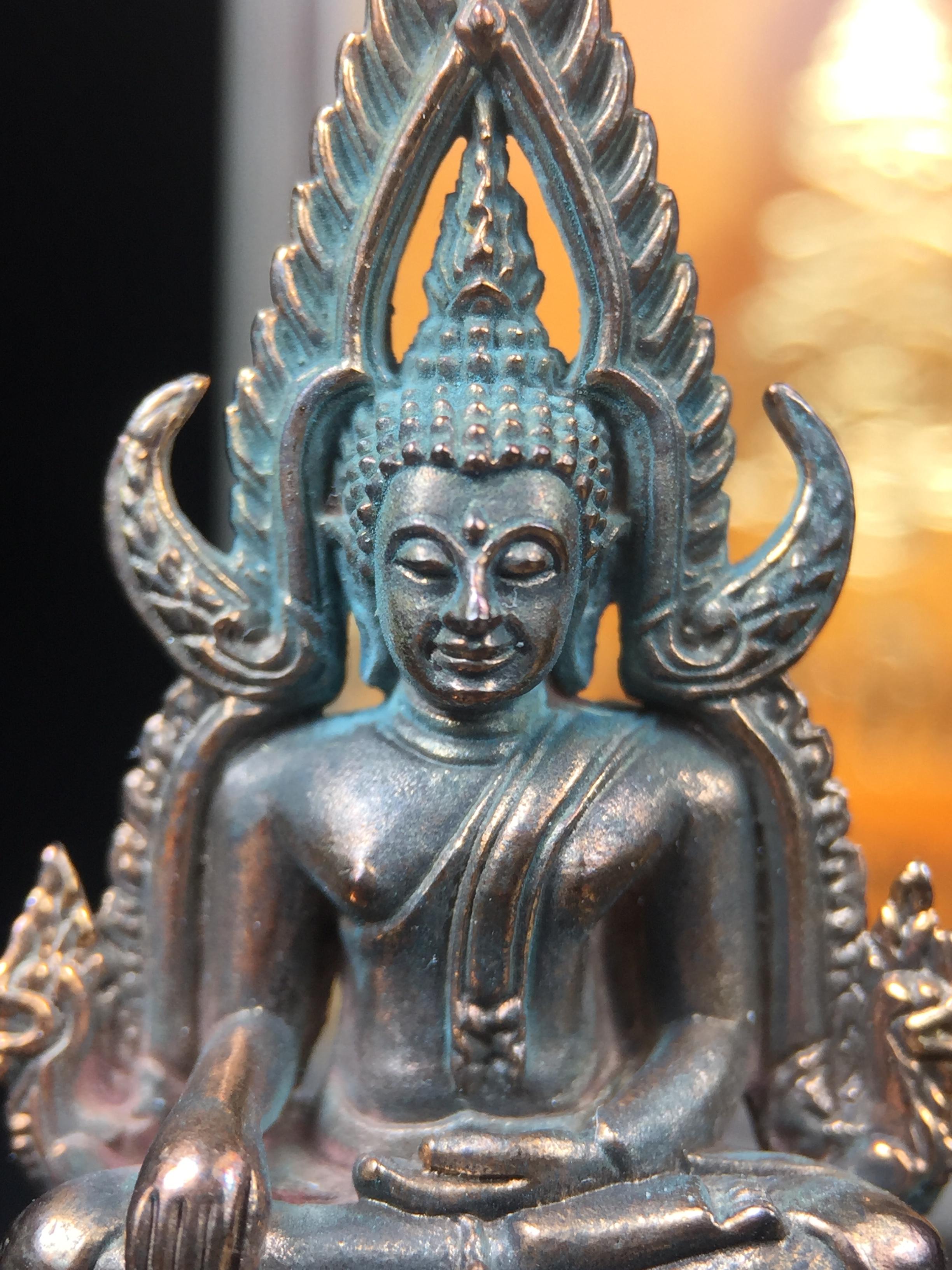 พระพุทธชินราช ญสส. วัดพระศรีมหาธาตุ จ.พิษณุโลก ปี2543 กริ่งชินราชเนื้อนวโลหะเต็มสูตร (ผสมทองคำ 2 บาท ต่อน้ำหนักเนื้อ 1 กิโลกรัม) พิธีใหญ่ รุ่นแรกและรุ่นเดียวที่ หลวงปู่หมุน ฐิตสีโล วัดบ้านจาน มาร่วมปลุกเสก(องค์หมายเลข 505 เลขสวย)(1 ใน 2543 องค์)นิยม