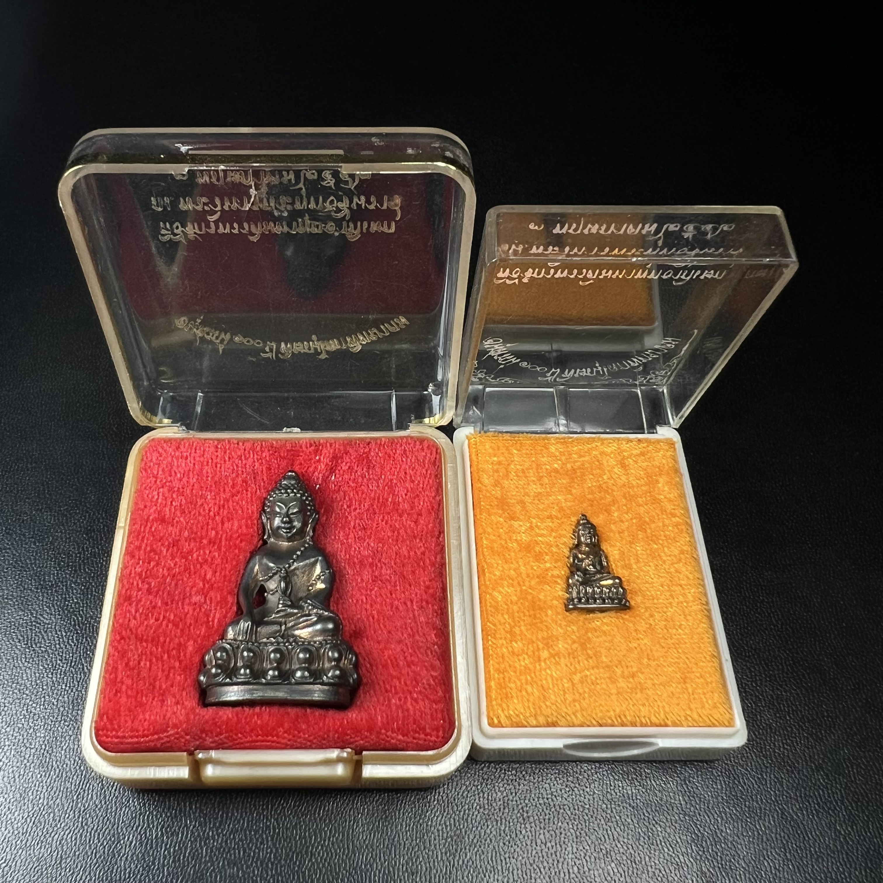 พระกริ่งนเรศวรพระองค์ดำ + พระชัยวัฒน์พระองค์ดำ อนุสรณ์ 100 ปี พิษณุโลกพิทยาคม (โรงเรียนชาย) พิธีจักรพรรดิมหาพุทธาภิเษก ปี 2542 เนื้อนวโลหะ(เต็มสูตรแก่ทองคำ) พิธีใหญ่มวลสารดีเกจิอาจารย์ยอดนิยมร่วมปลุกเสก*** ตอกโค้ดและหมายเลข*** 1 ใน 4999 องค์ ยอดนิยมหายาก